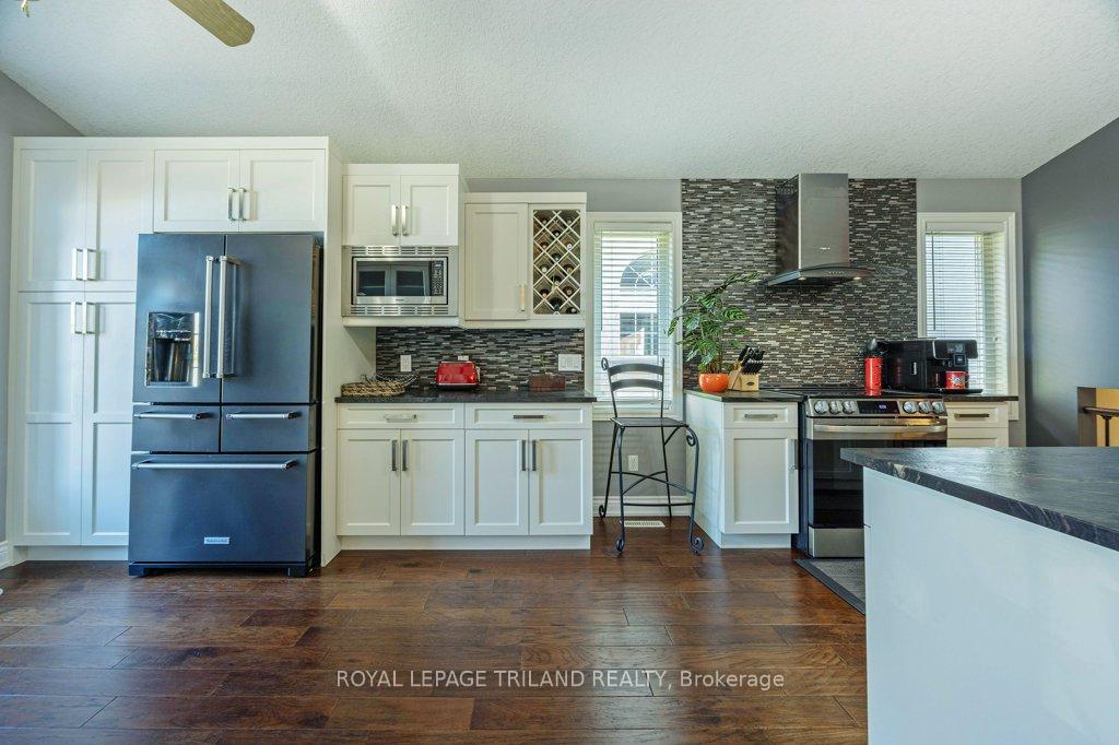 Photo 9 of 130 Axford Parkway, St. Thomas — HOMEH
