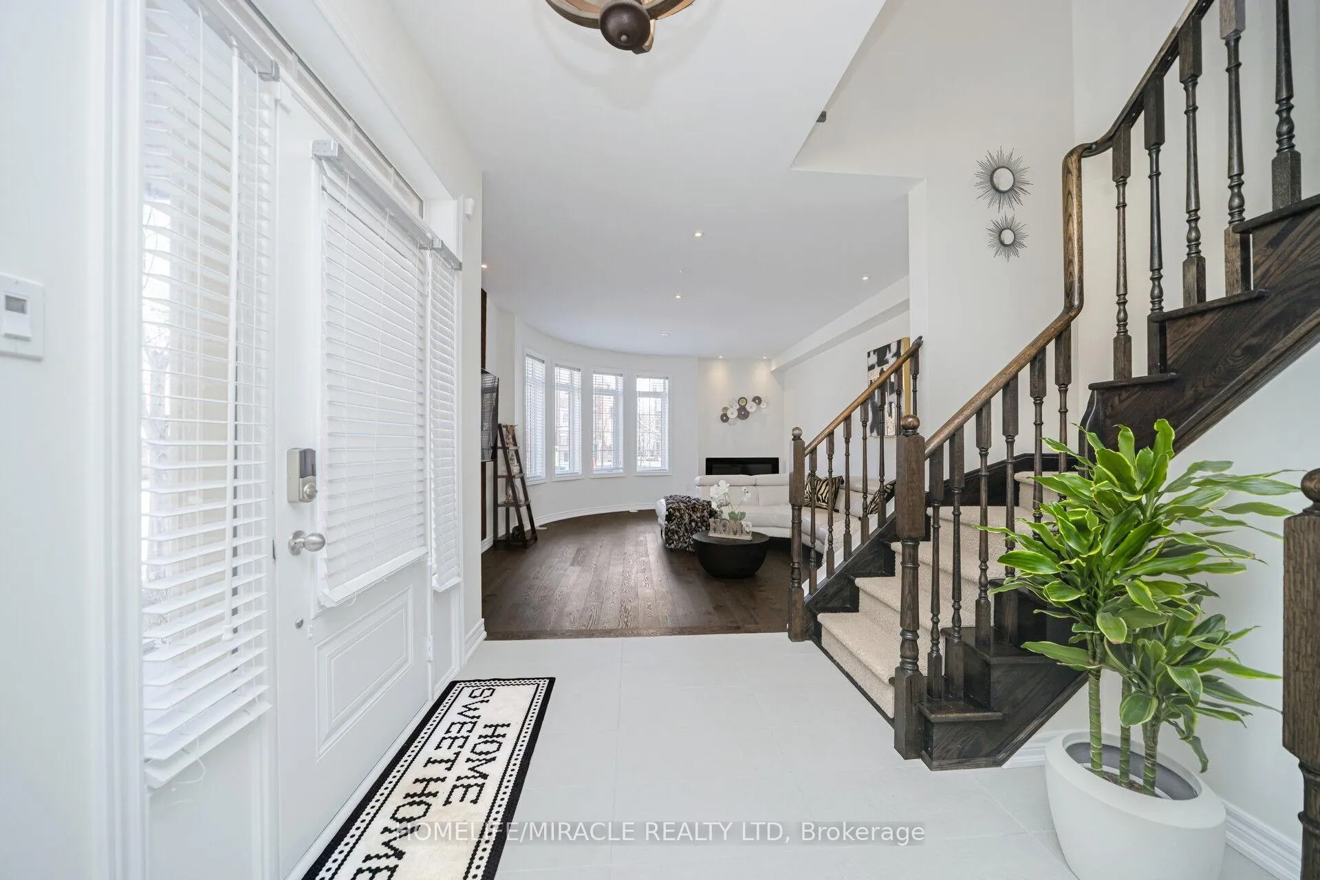 Photo 5 of 2 Aspen Hills Road, Brampton, Credit Valley — HOMEH