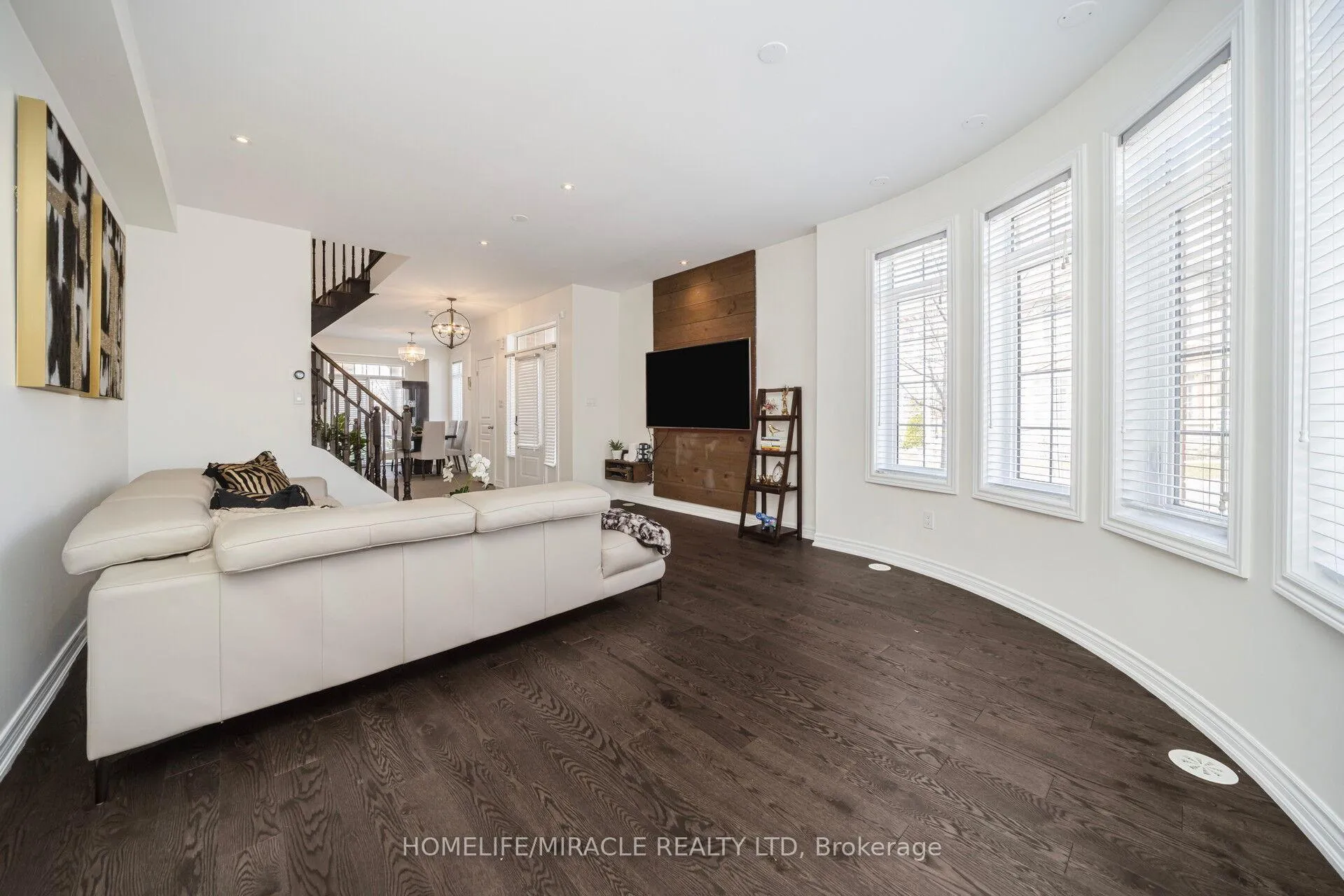 Photo 7 of 2 Aspen Hills Road, Brampton, Credit Valley — HOMEH