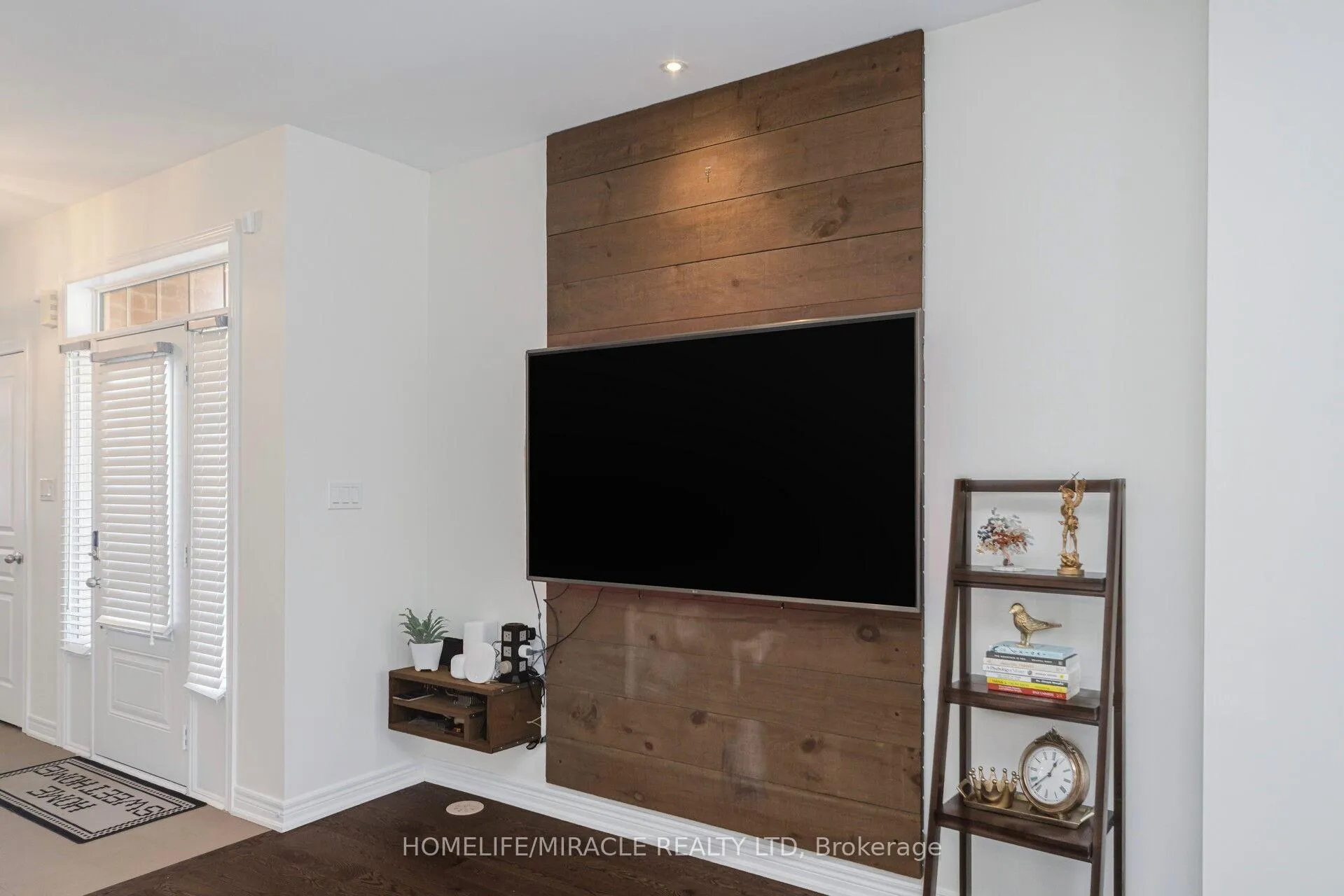 Photo 8 of 2 Aspen Hills Road, Brampton, Credit Valley — HOMEH