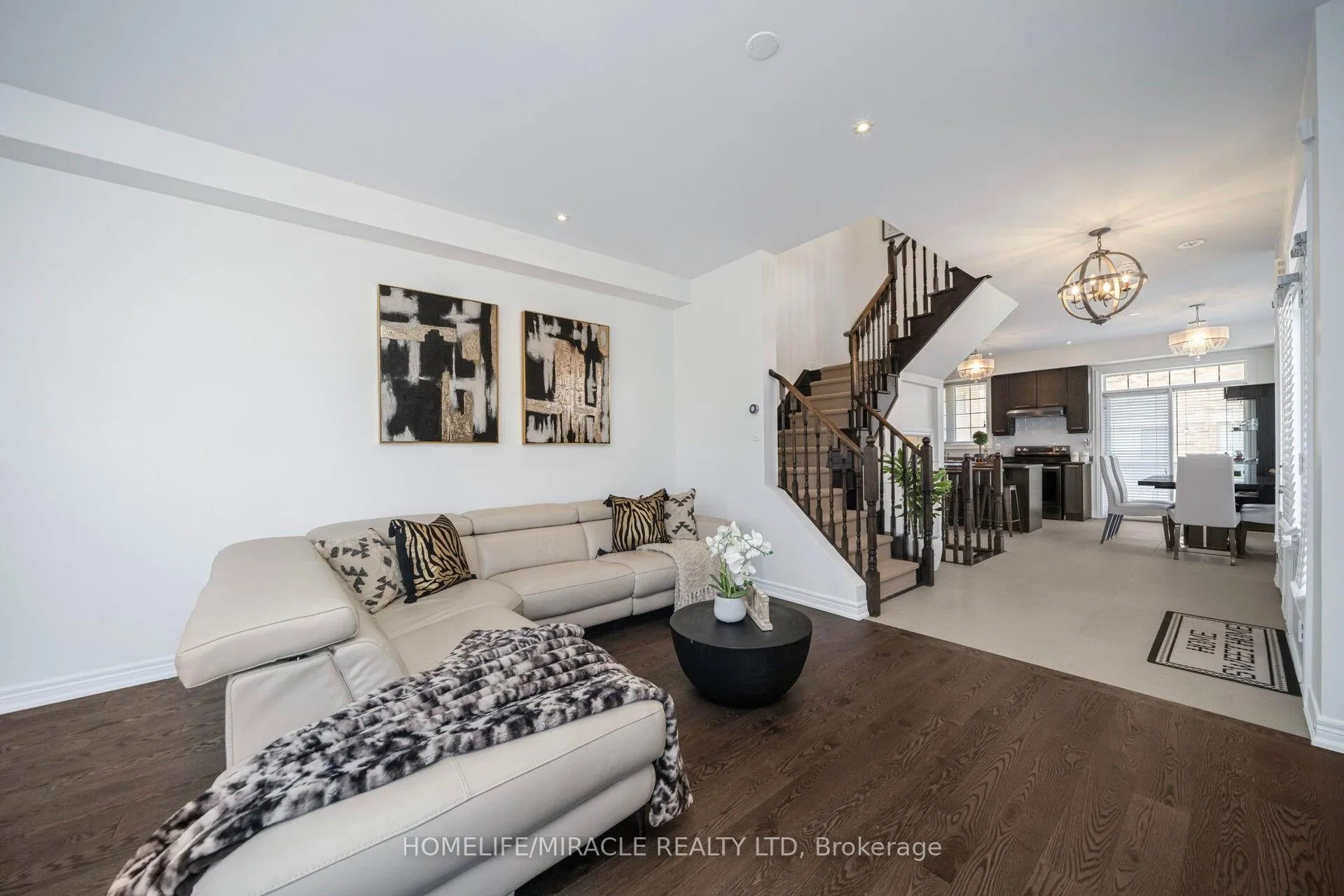 Photo 9 of 2 Aspen Hills Road, Brampton, Credit Valley — HOMEH