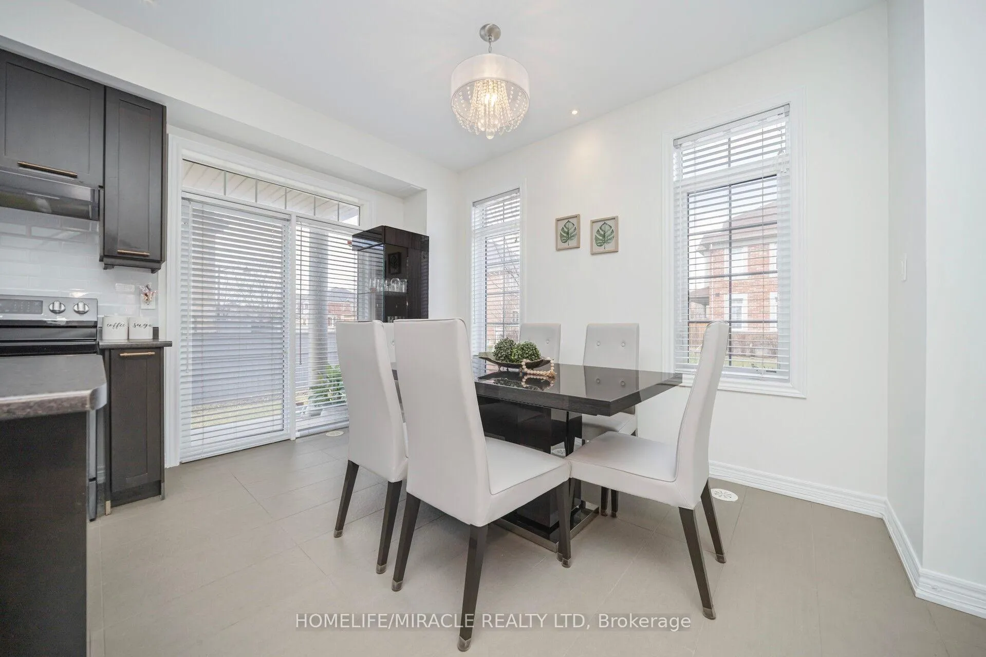 Photo 11 of 2 Aspen Hills Road, Brampton, Credit Valley — HOMEH