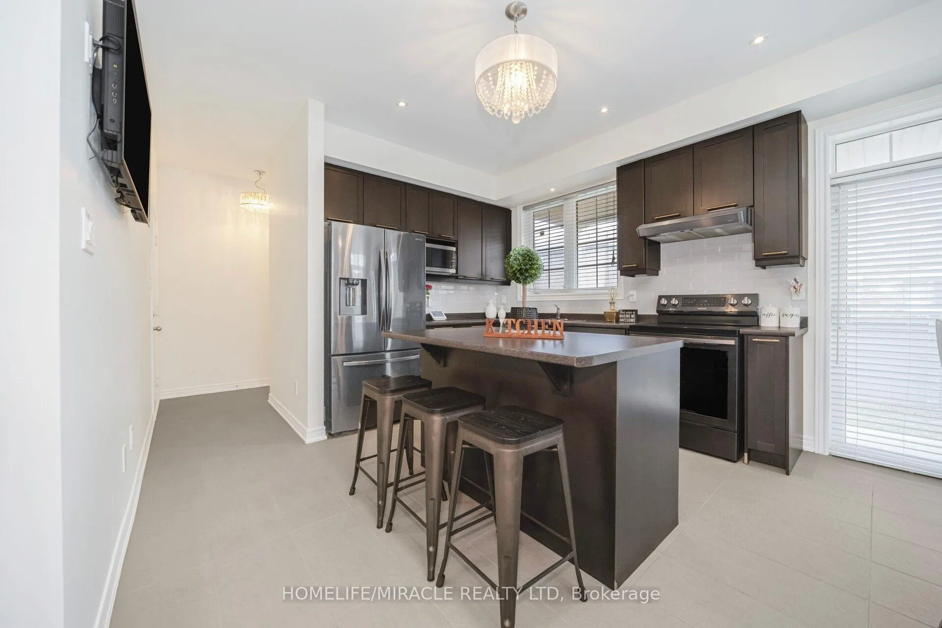 Photo 12 of 2 Aspen Hills Road, Brampton, Credit Valley — HOMEH