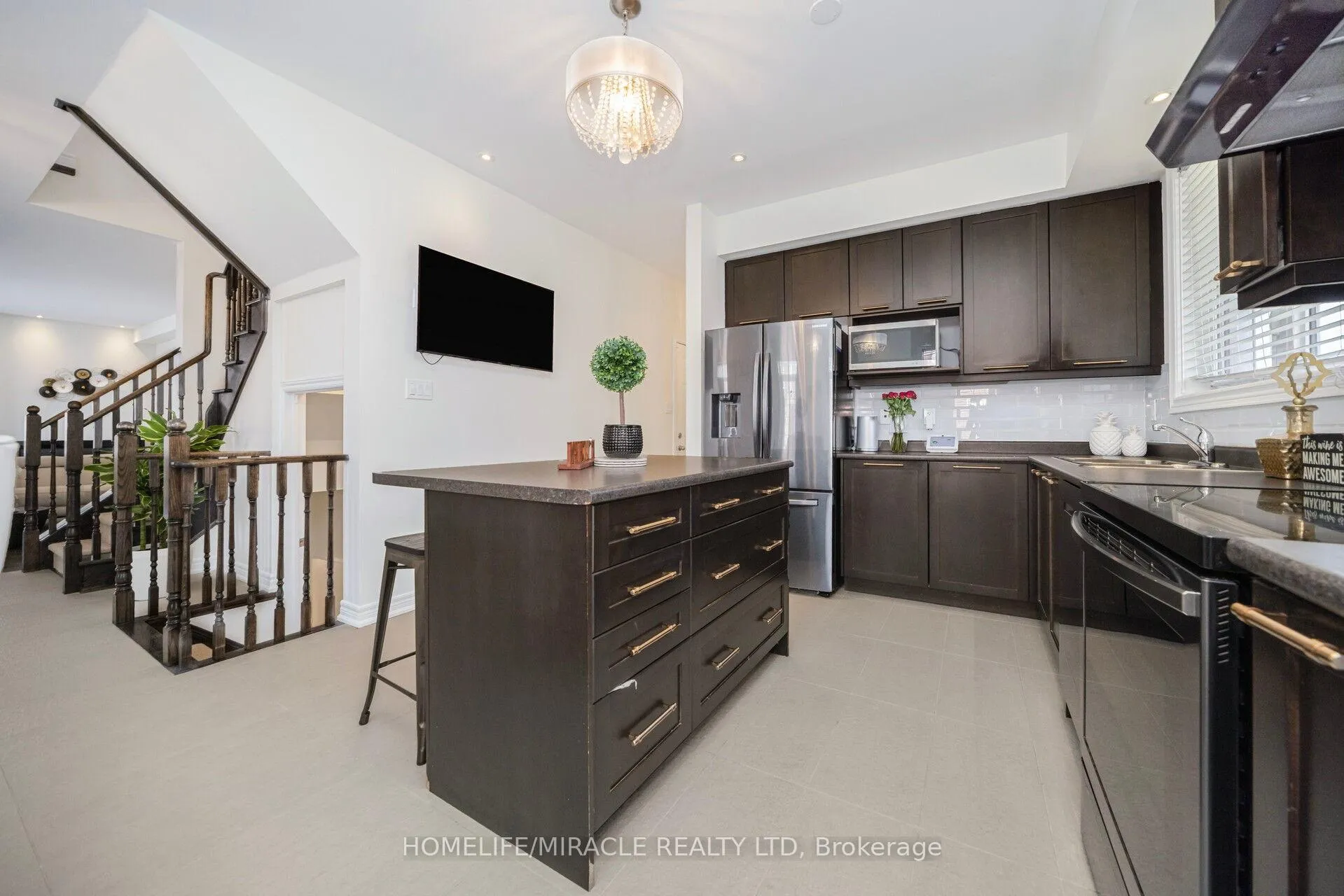 Photo 13 of 2 Aspen Hills Road, Brampton, Credit Valley — HOMEH