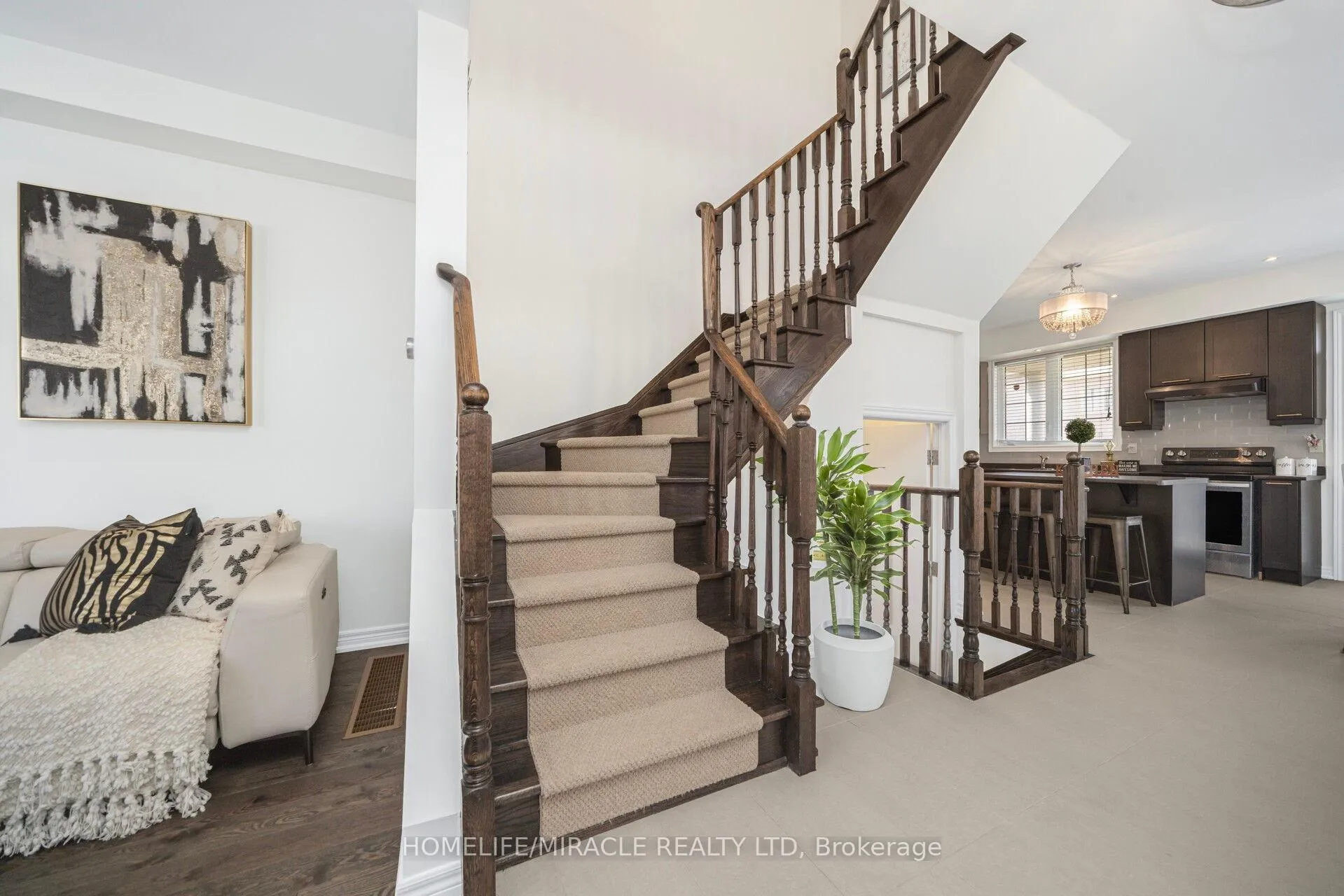 Photo 15 of 2 Aspen Hills Road, Brampton, Credit Valley — HOMEH