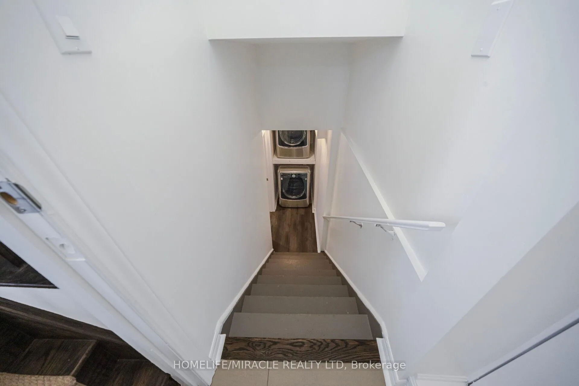 Photo 31 of 2 Aspen Hills Road, Brampton, Credit Valley — HOMEH