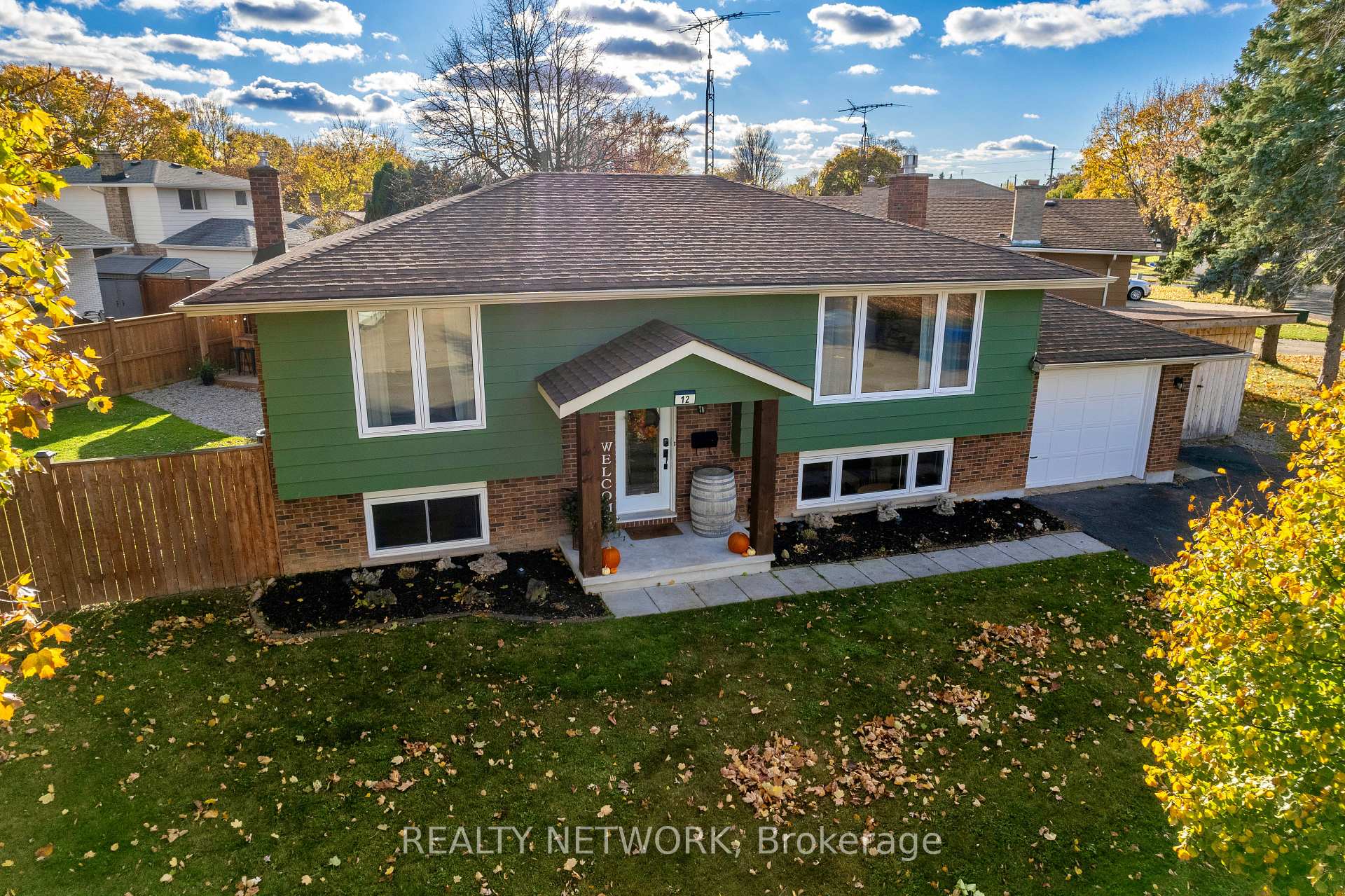 Photo 2 of 12 Dwyer Street, St. Catharines, Carlton/Bunting — HOMEH