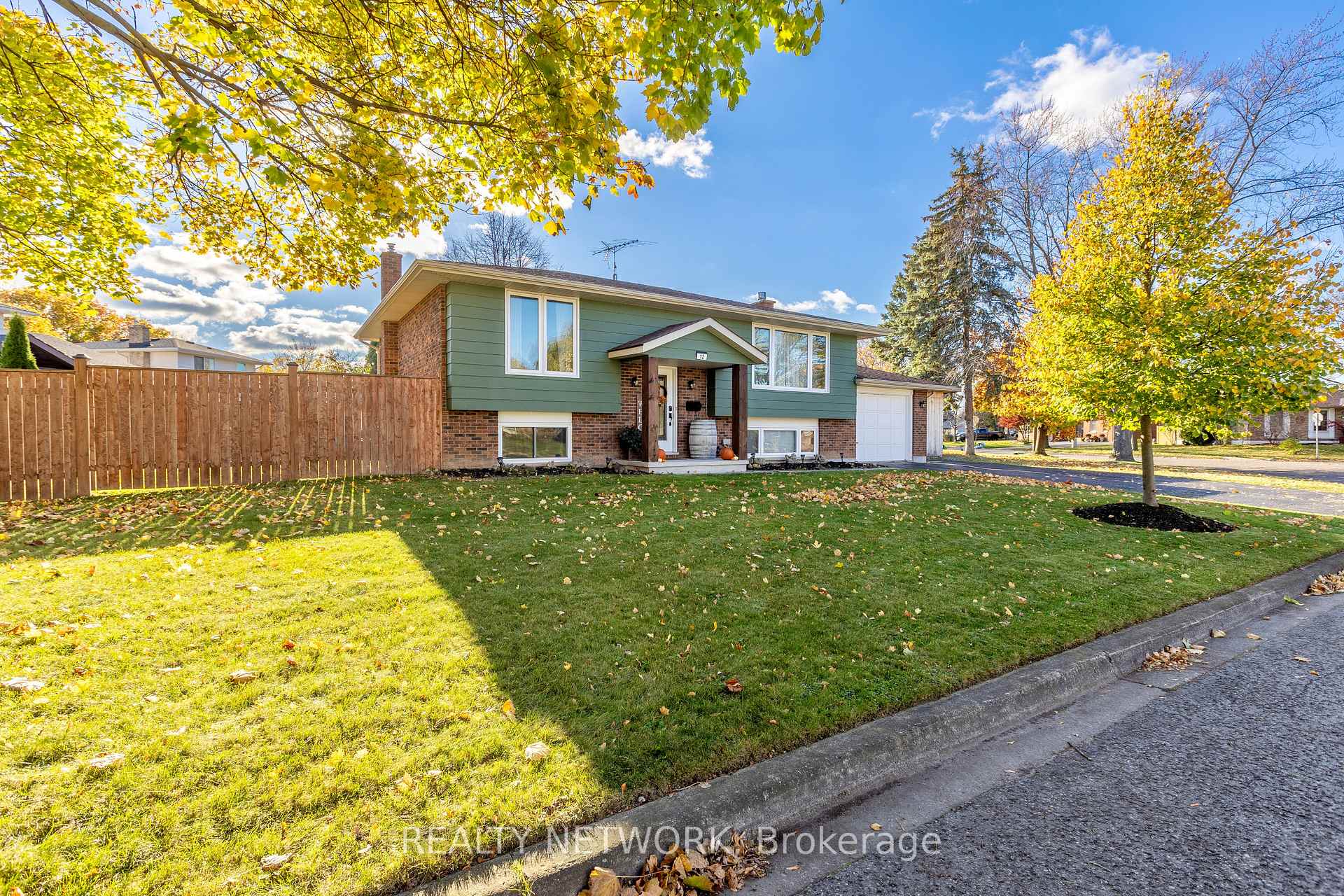 Photo 3 of 12 Dwyer Street, St. Catharines, Carlton/Bunting — HOMEH