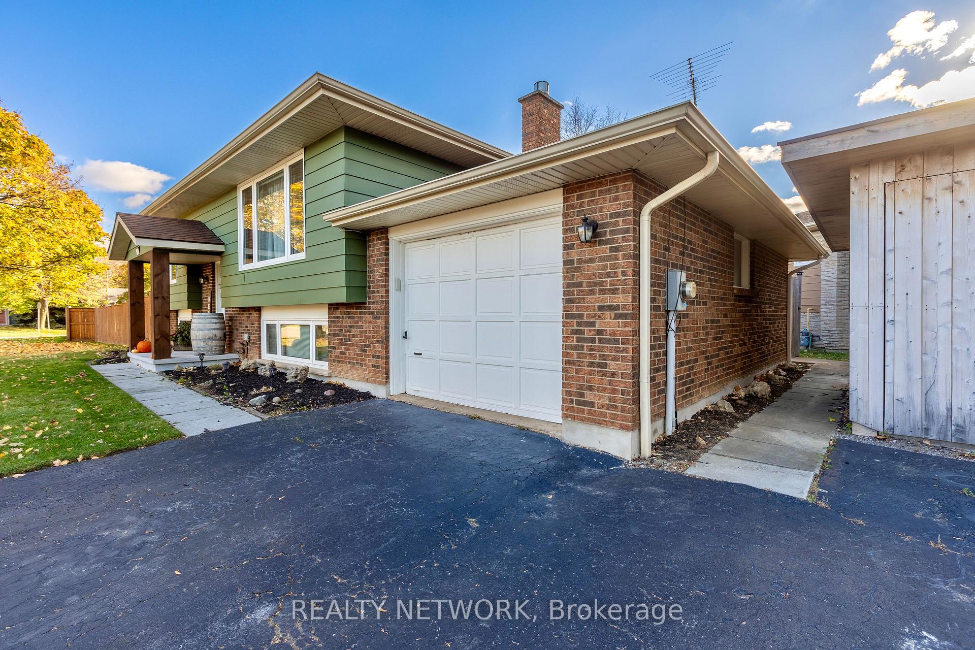 Photo 4 of 12 Dwyer Street, St. Catharines, Carlton/Bunting — HOMEH