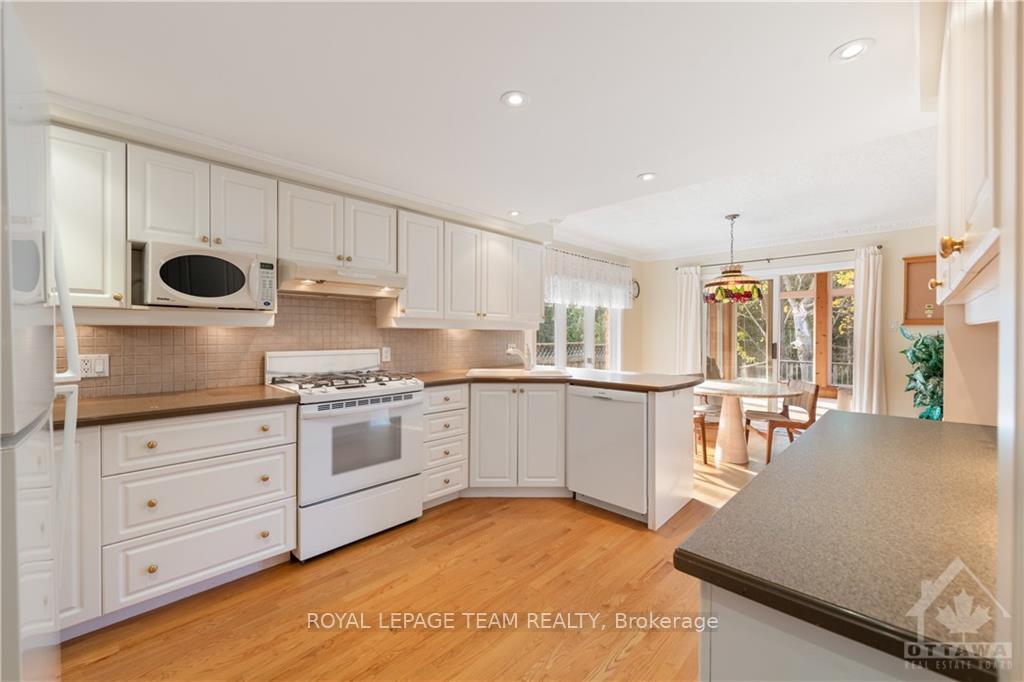 Photo 6 of 2 Hesse Crescent, Ottawa, Stittsville (Central) — HOMEH