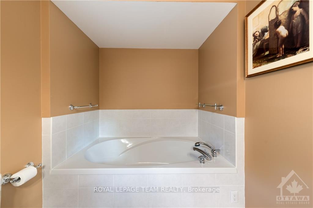 Photo 17 of 2 Hesse Crescent, Ottawa, Stittsville (Central) — HOMEH
