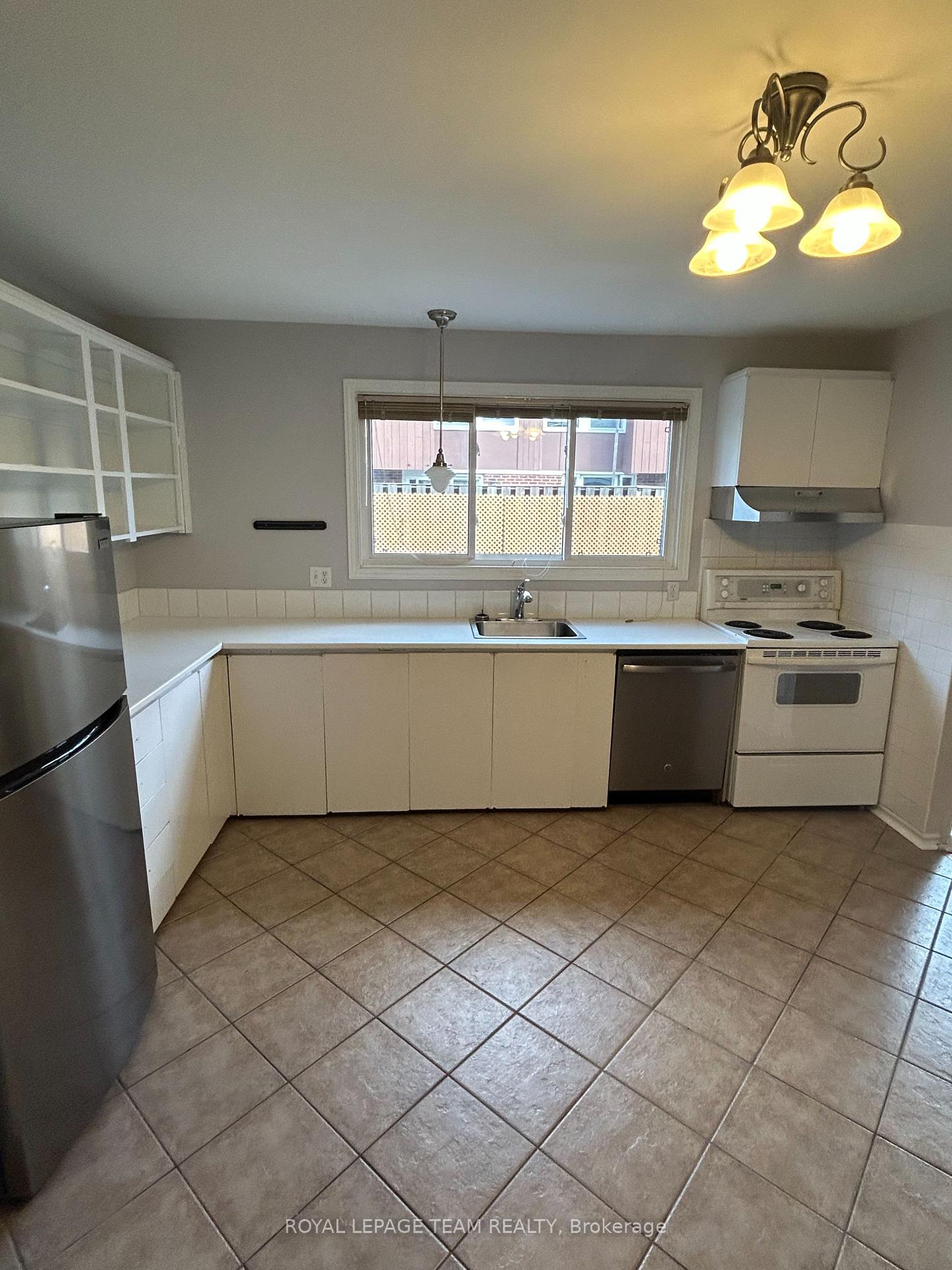Photo 3 of Unit A, 761 Ridgewood Avenue, Ottawa, Mooneys Bay/Riverside Park — HOMEH