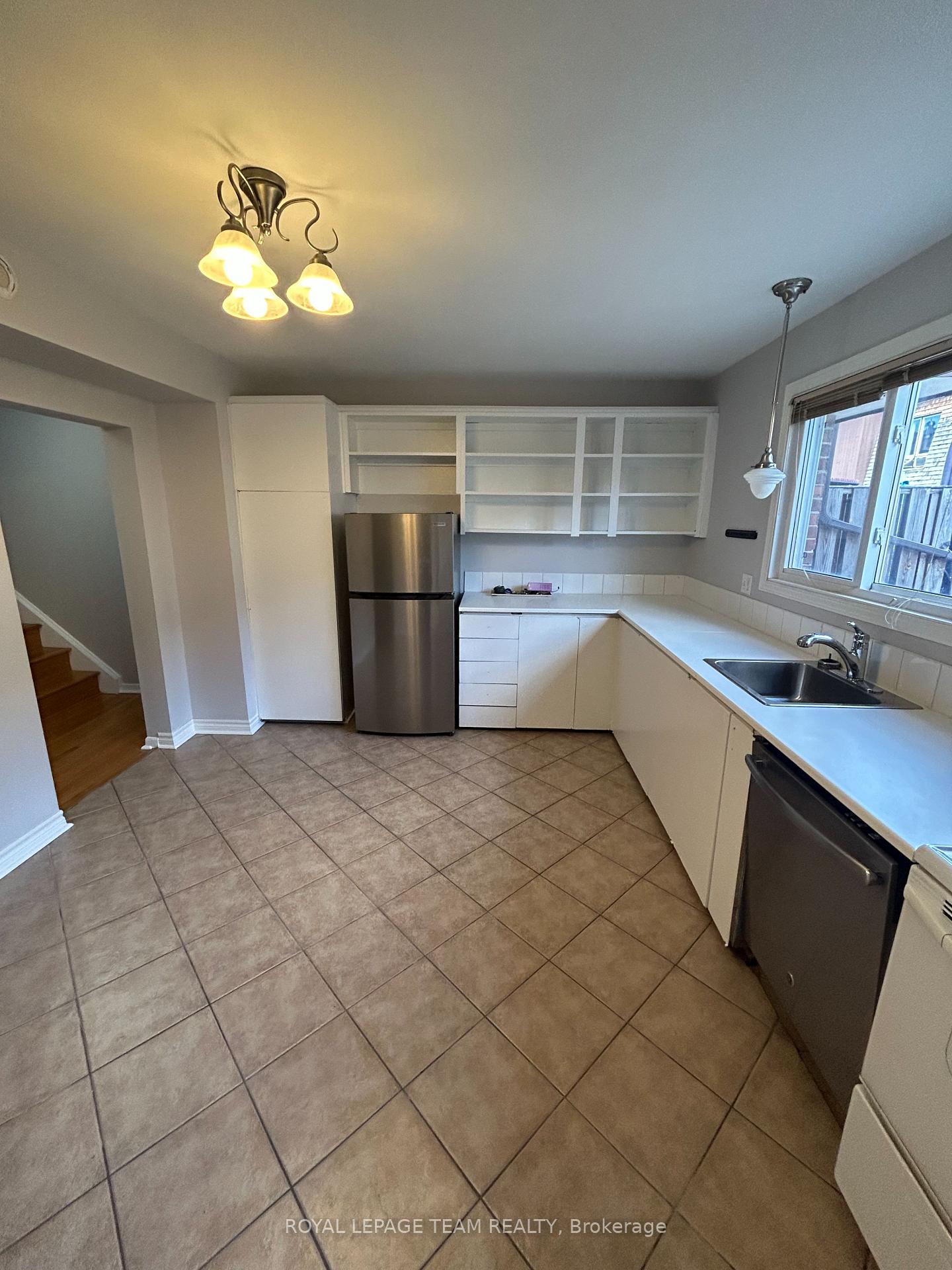 Photo 4 of Unit A, 761 Ridgewood Avenue, Ottawa, Mooneys Bay/Riverside Park — HOMEH
