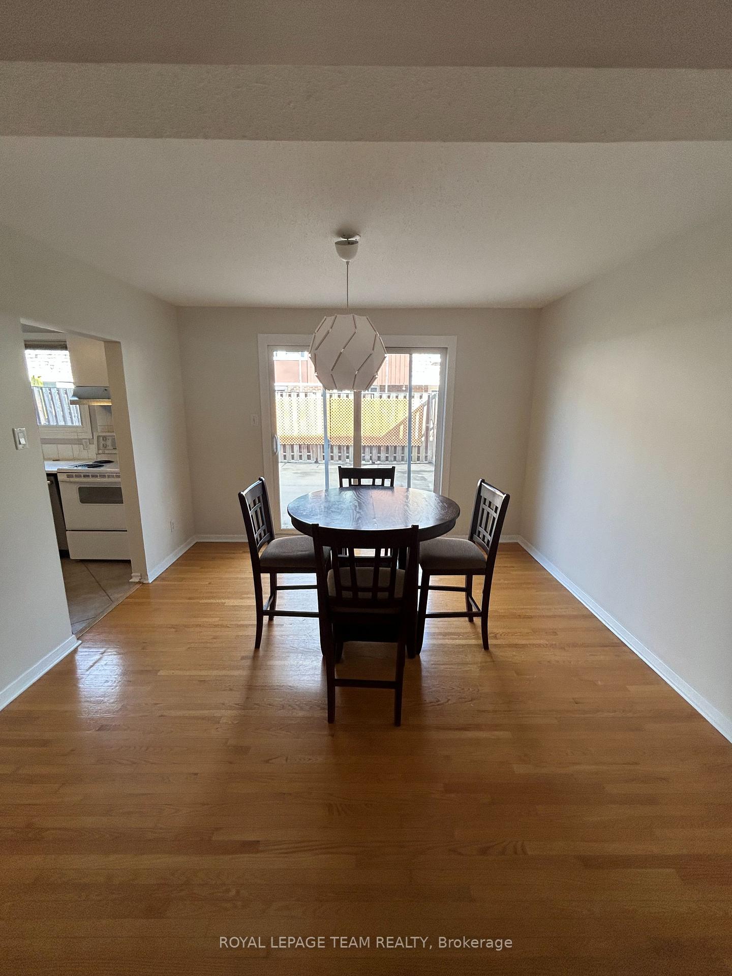 Photo 5 of Unit A, 761 Ridgewood Avenue, Ottawa, Mooneys Bay/Riverside Park — HOMEH