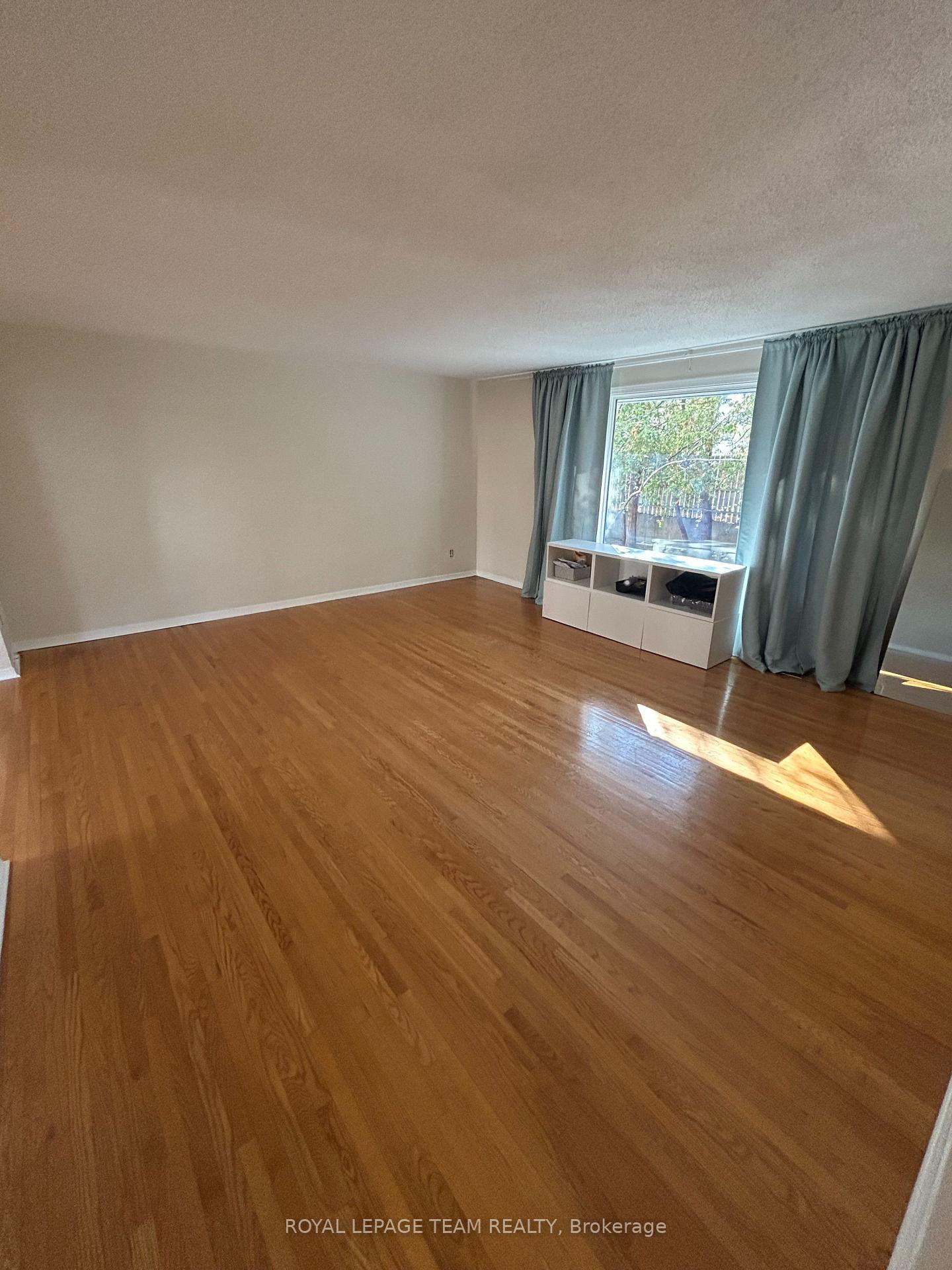 Photo 6 of Unit A, 761 Ridgewood Avenue, Ottawa, Mooneys Bay/Riverside Park — HOMEH
