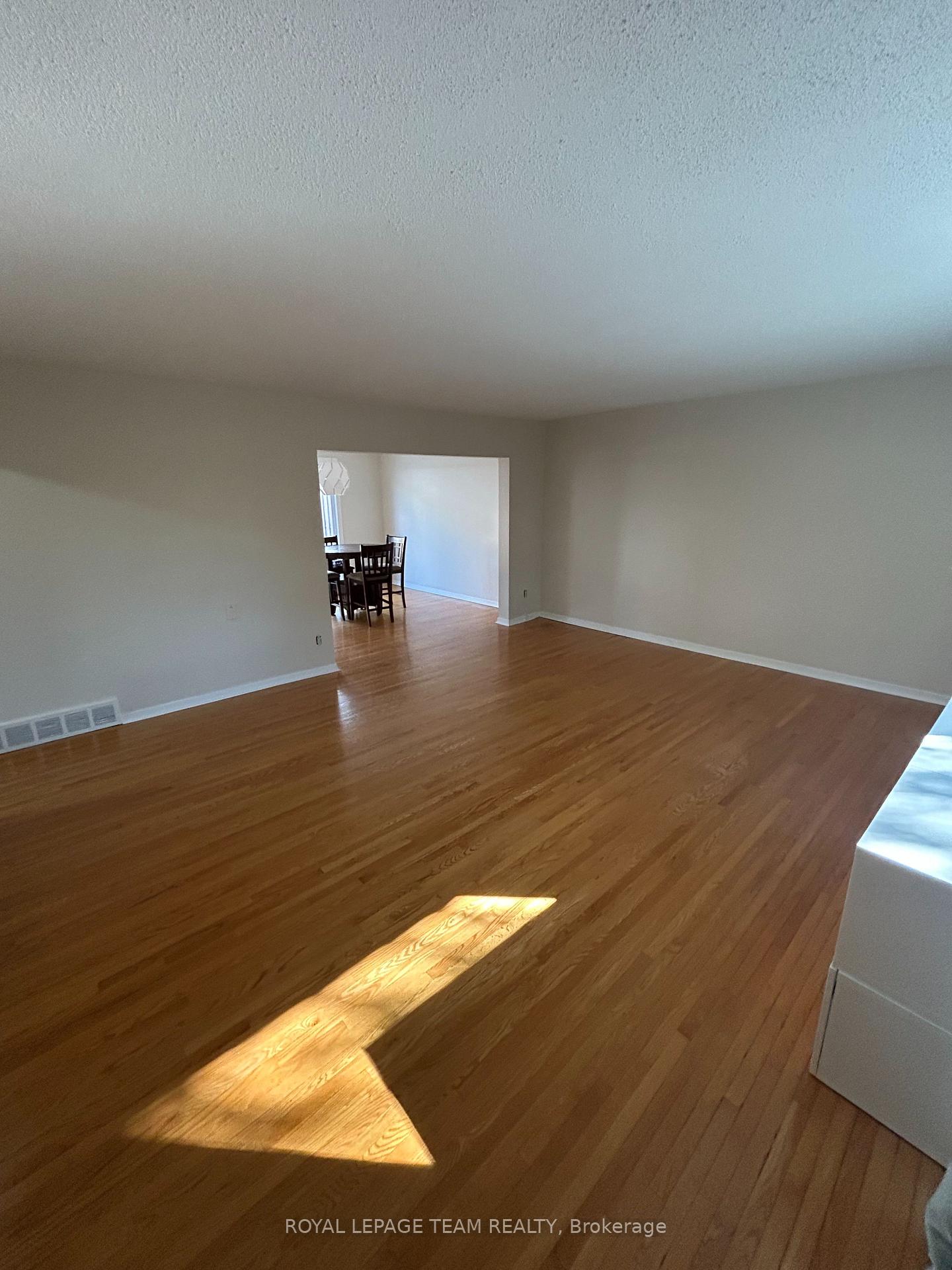 Photo 7 of Unit A, 761 Ridgewood Avenue, Ottawa, Mooneys Bay/Riverside Park — HOMEH