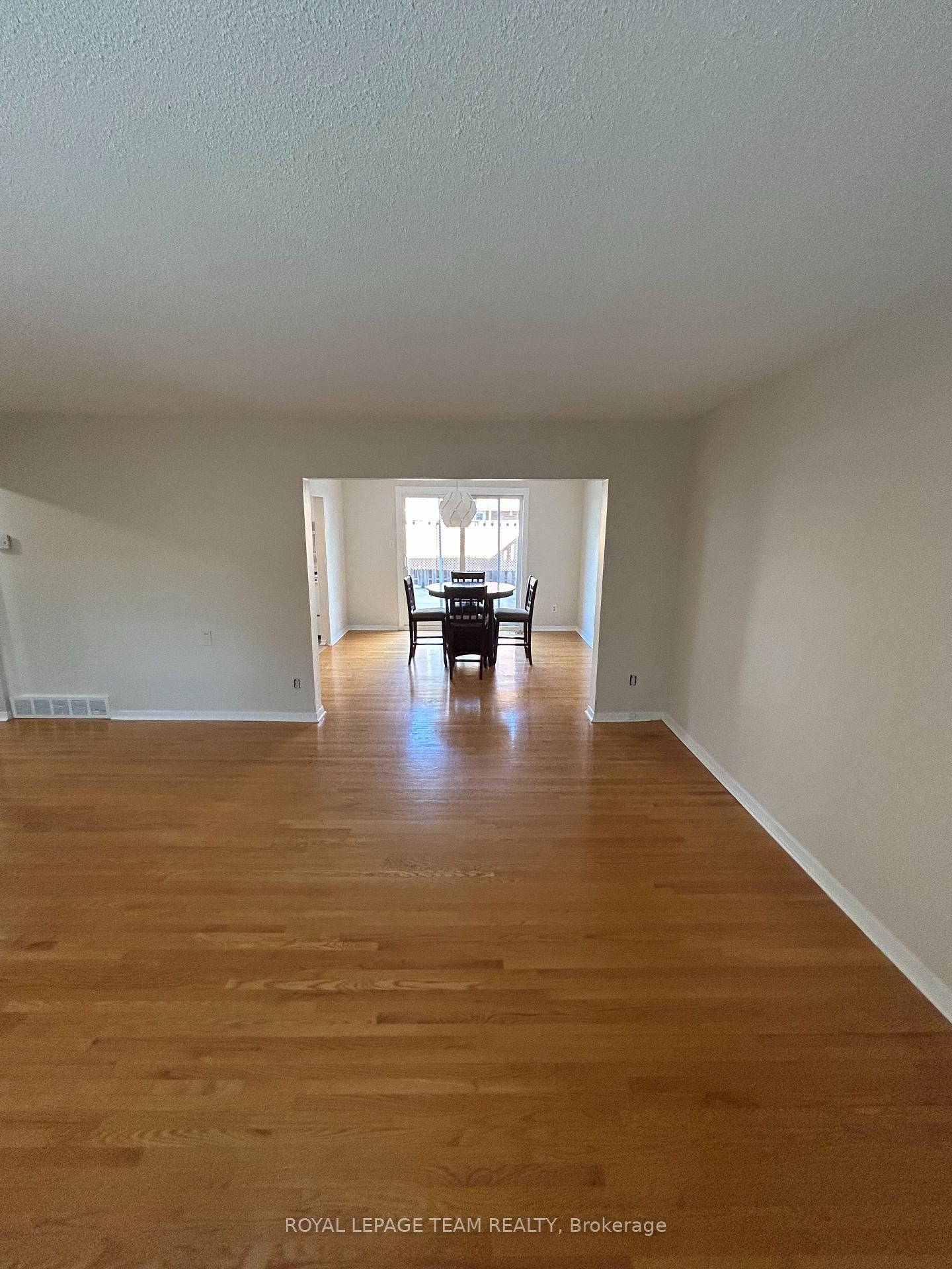 Photo 8 of Unit A, 761 Ridgewood Avenue, Ottawa, Mooneys Bay/Riverside Park — HOMEH