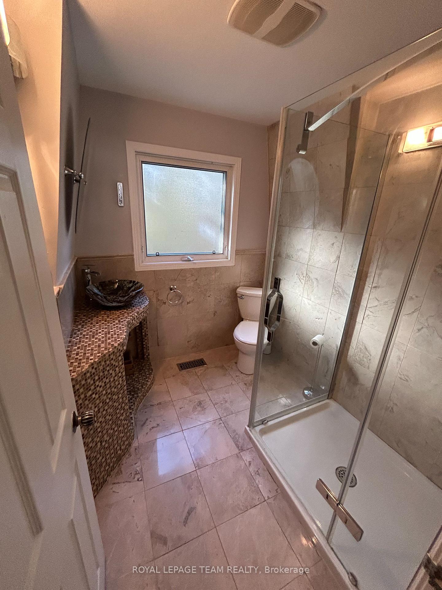 Photo 11 of Unit A, 761 Ridgewood Avenue, Ottawa, Mooneys Bay/Riverside Park — HOMEH