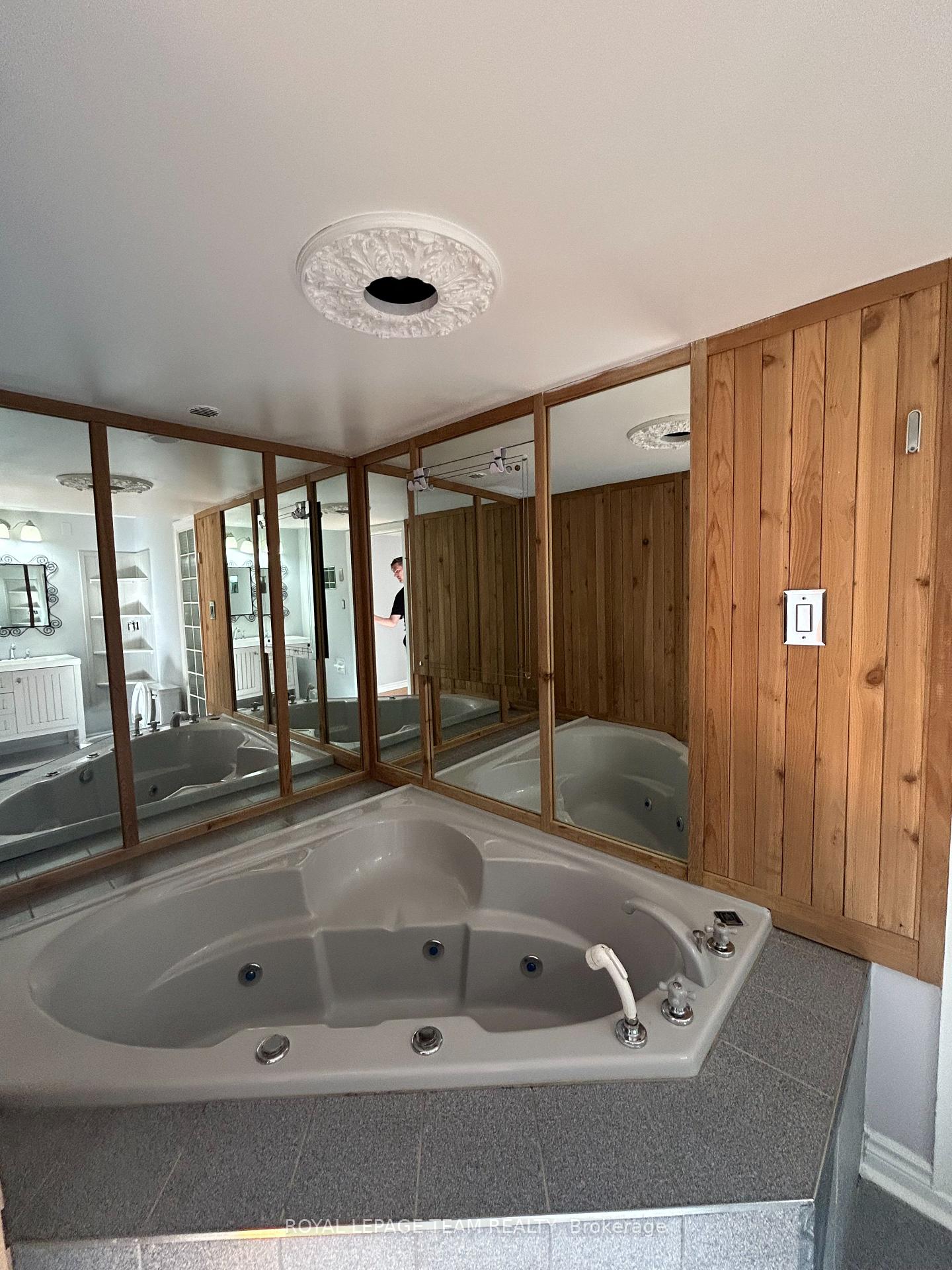 Photo 15 of Unit A, 761 Ridgewood Avenue, Ottawa, Mooneys Bay/Riverside Park — HOMEH