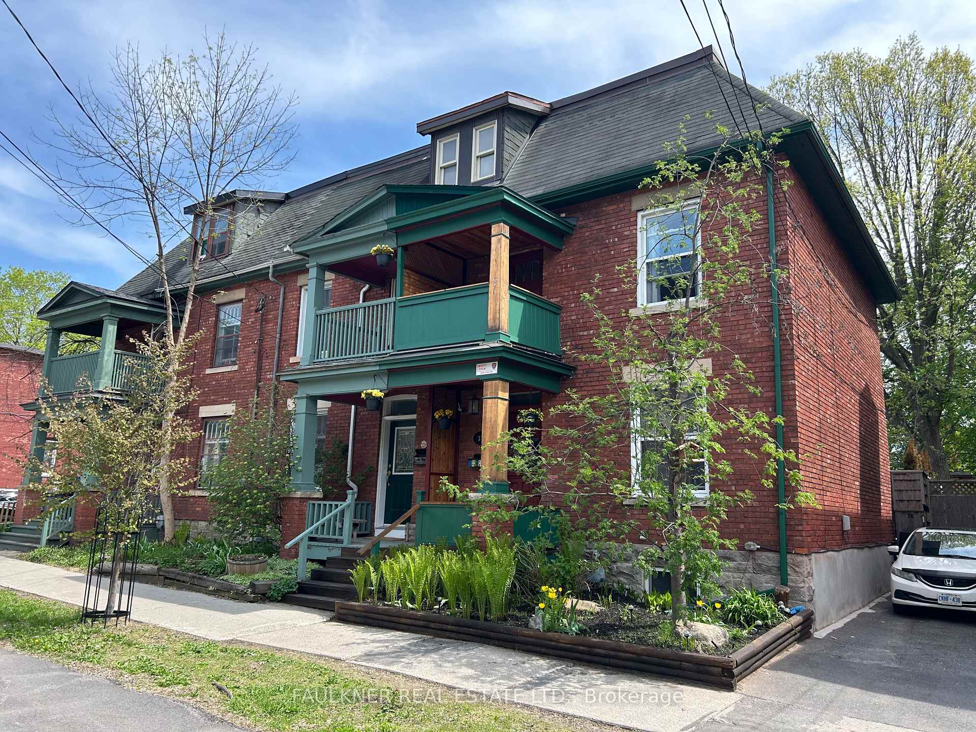 Front of 358 Sunnyside Avenue
