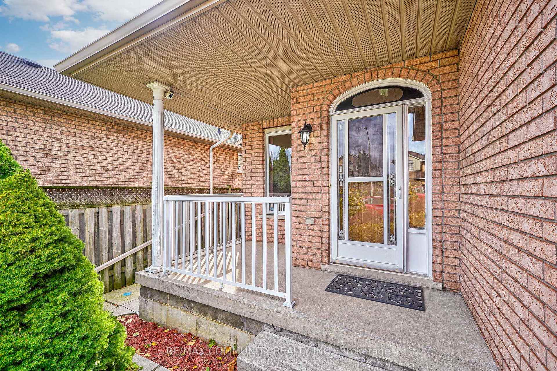 Photo 2 of 3 Resolute Drive, Hamilton, Crerar — HOMEH