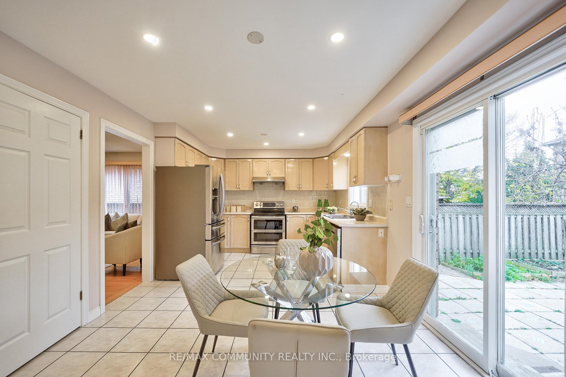 Photo 12 of 3 Resolute Drive, Hamilton, Crerar — HOMEH