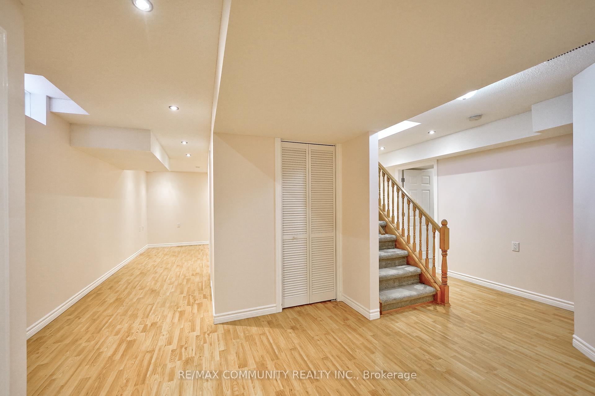Photo 32 of 3 Resolute Drive, Hamilton, Crerar — HOMEH