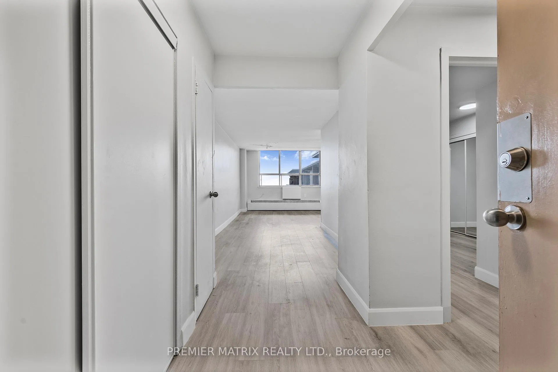Photo 3 of Unit 2108, 65 Thorncliffe Park Drive, Toronto, Thorncliffe Park — HOMEH