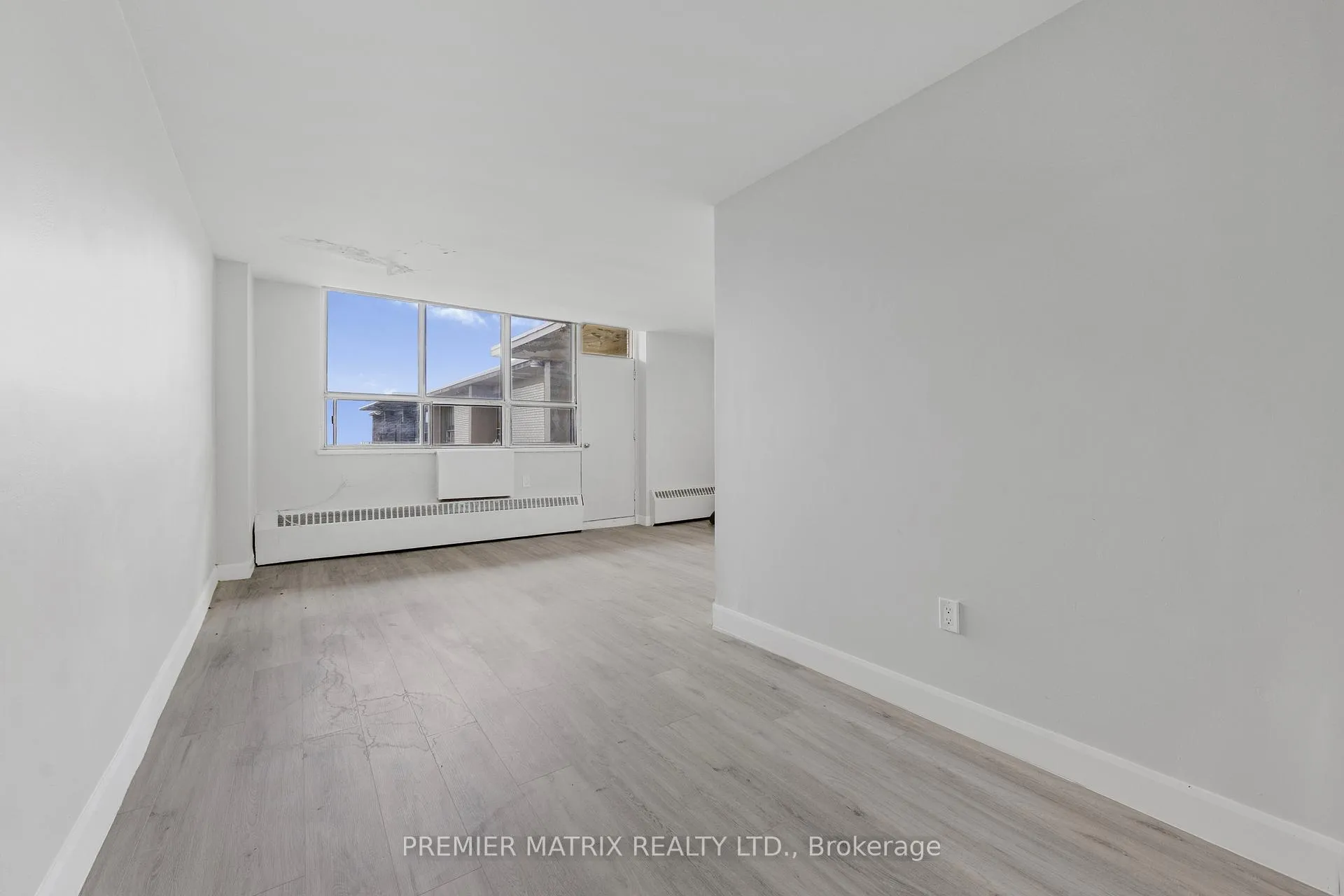 Photo 4 of Unit 2108, 65 Thorncliffe Park Drive, Toronto, Thorncliffe Park — HOMEH
