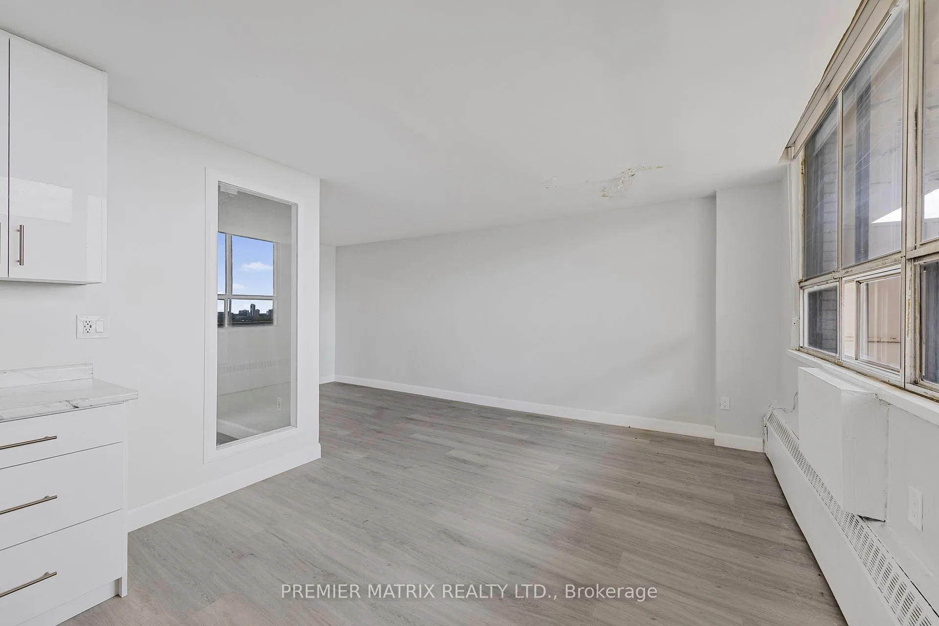 Photo 6 of Unit 2108, 65 Thorncliffe Park Drive, Toronto, Thorncliffe Park — HOMEH