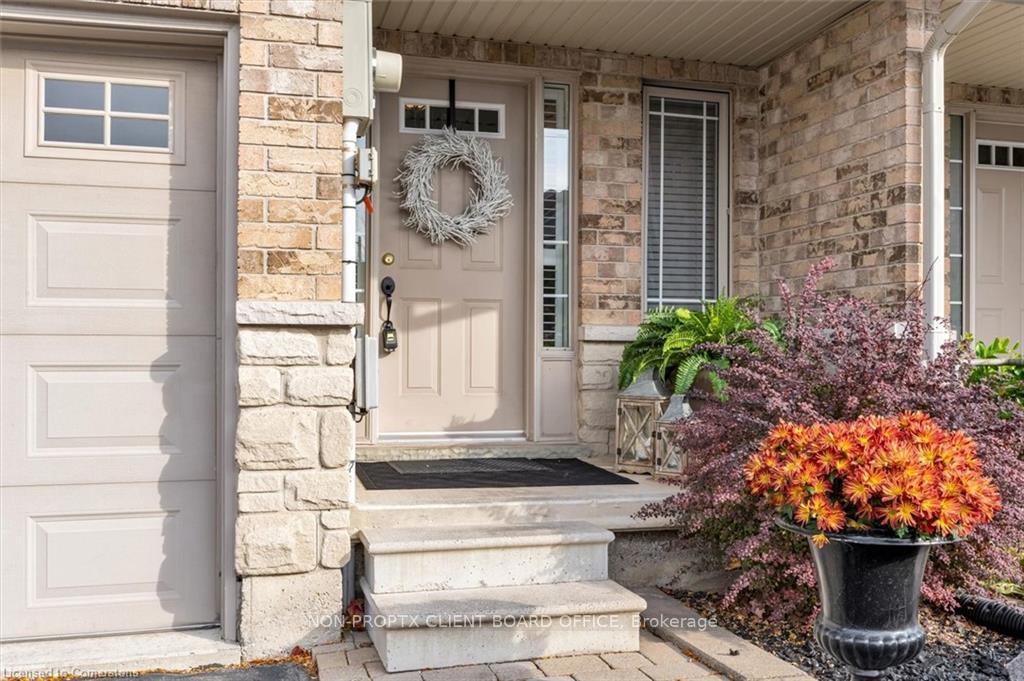 Photo 2 of Unit 17, 242 Upper Mount Albion Road, Hamilton, Stoney Creek Mountain — HOMEH