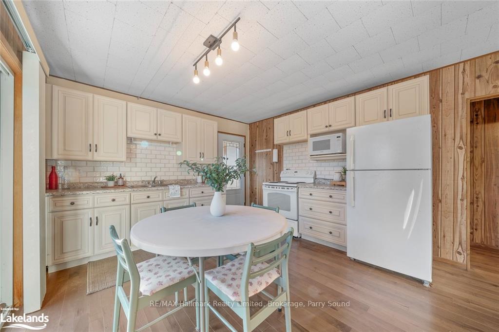 Photo 16 of 534 Hurdville Rd, McKellar — HOMEH