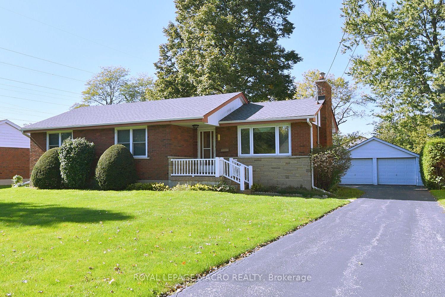 Photo 2 of 124 Aldercrest Avenue, Hamilton, Allison — HOMEH