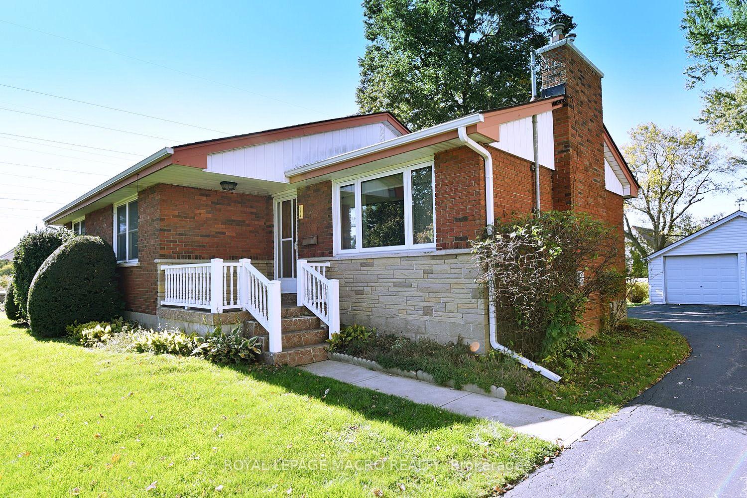 Photo 3 of 124 Aldercrest Avenue, Hamilton, Allison — HOMEH