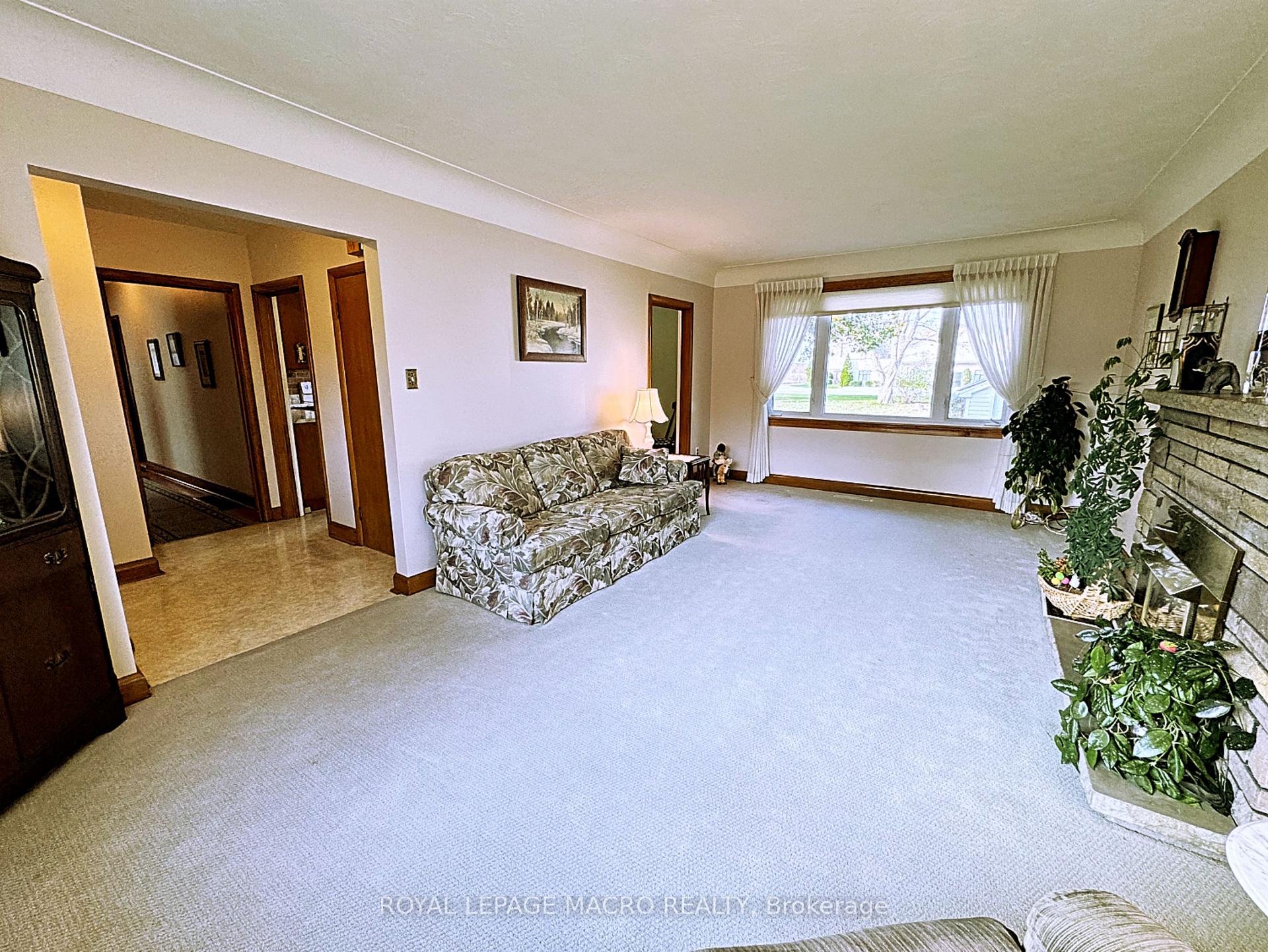 Photo 4 of 124 Aldercrest Avenue, Hamilton, Allison — HOMEH