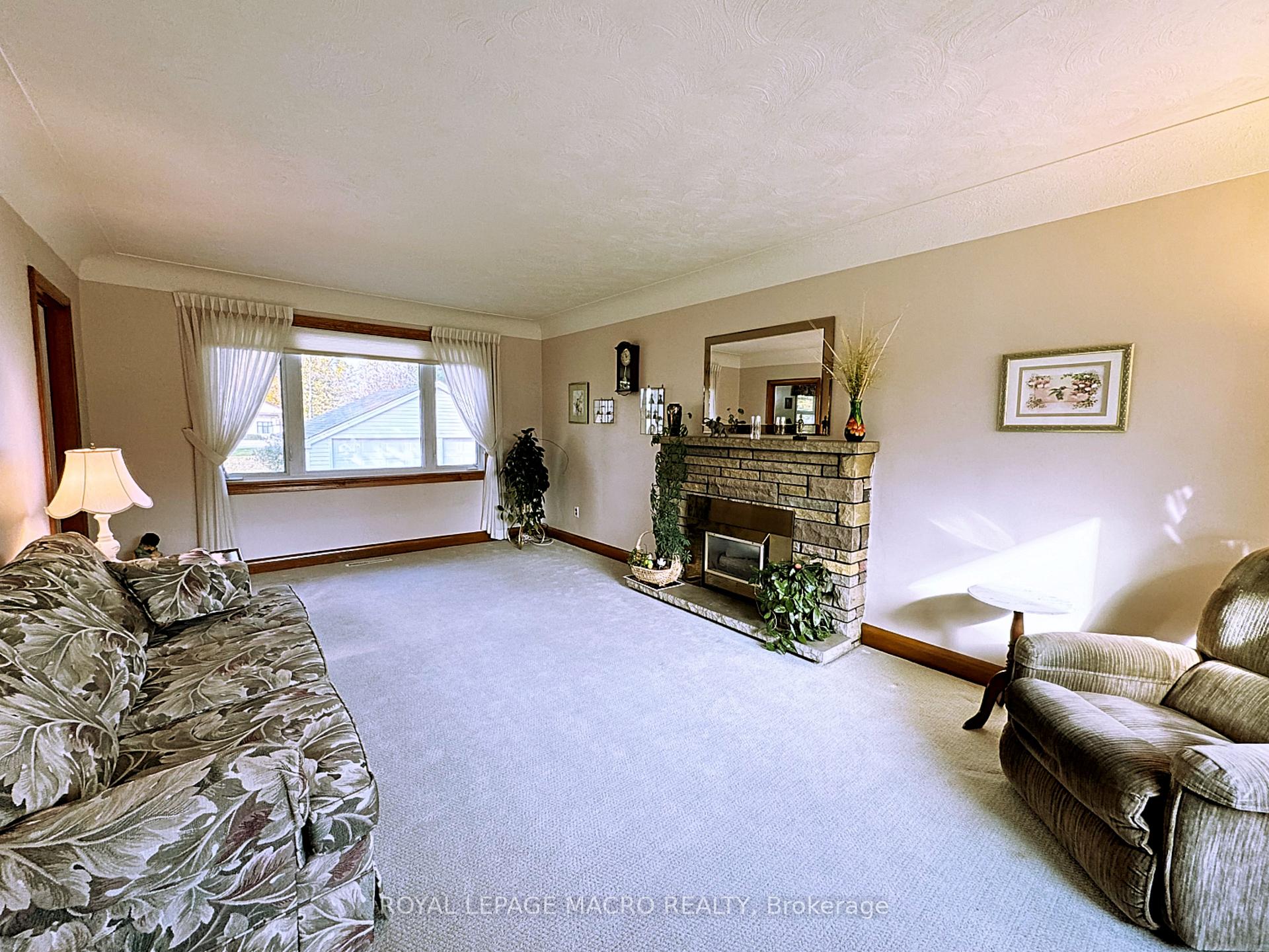 Photo 5 of 124 Aldercrest Avenue, Hamilton, Allison — HOMEH