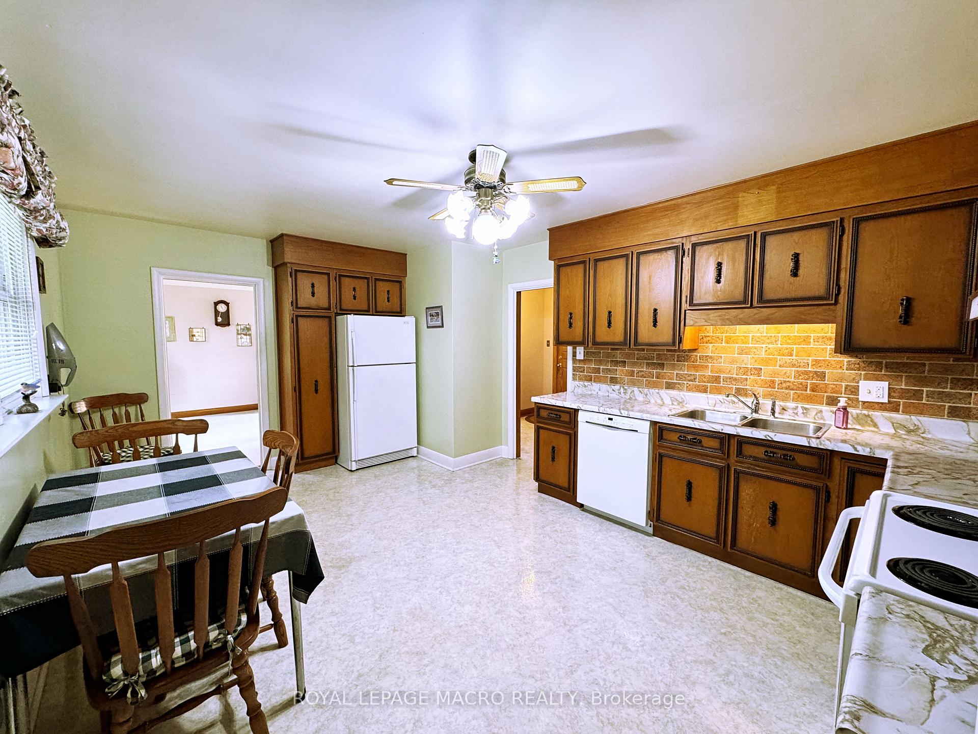 Photo 7 of 124 Aldercrest Avenue, Hamilton, Allison — HOMEH