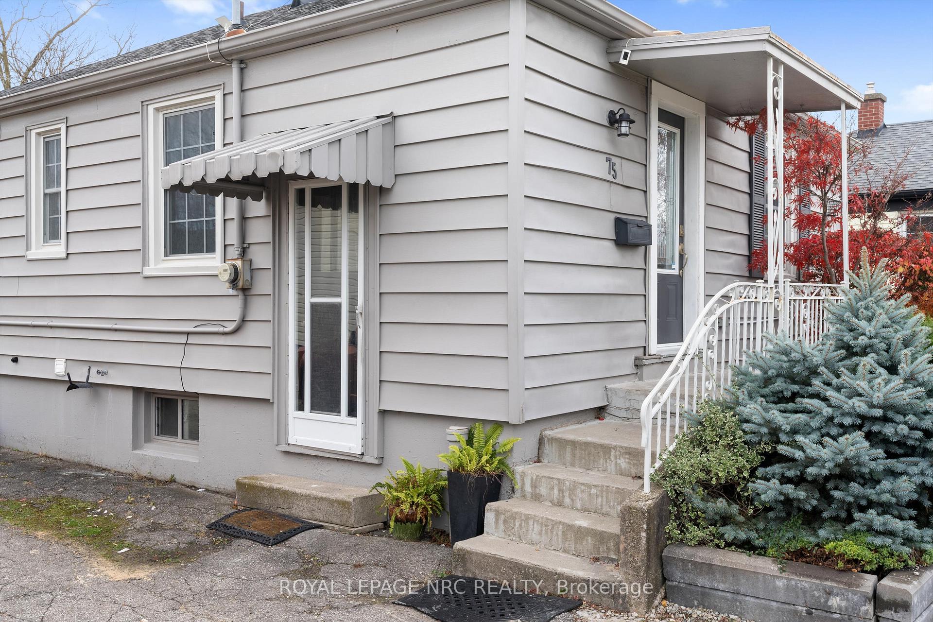 Photo 5 of 75 Argyle Crescent, St. Catharines, E. Chester — HOMEH
