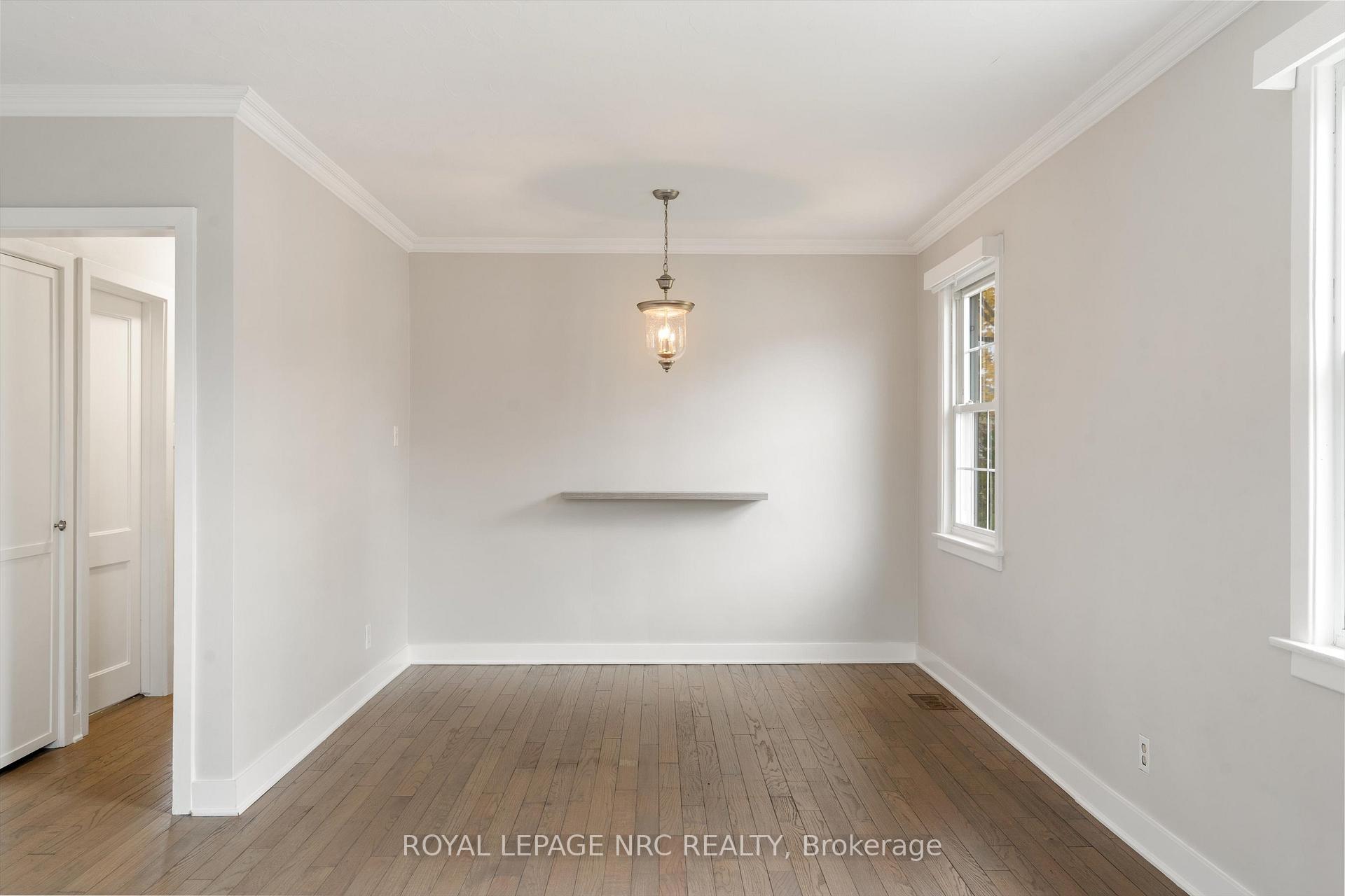Photo 8 of 75 Argyle Crescent, St. Catharines, E. Chester — HOMEH