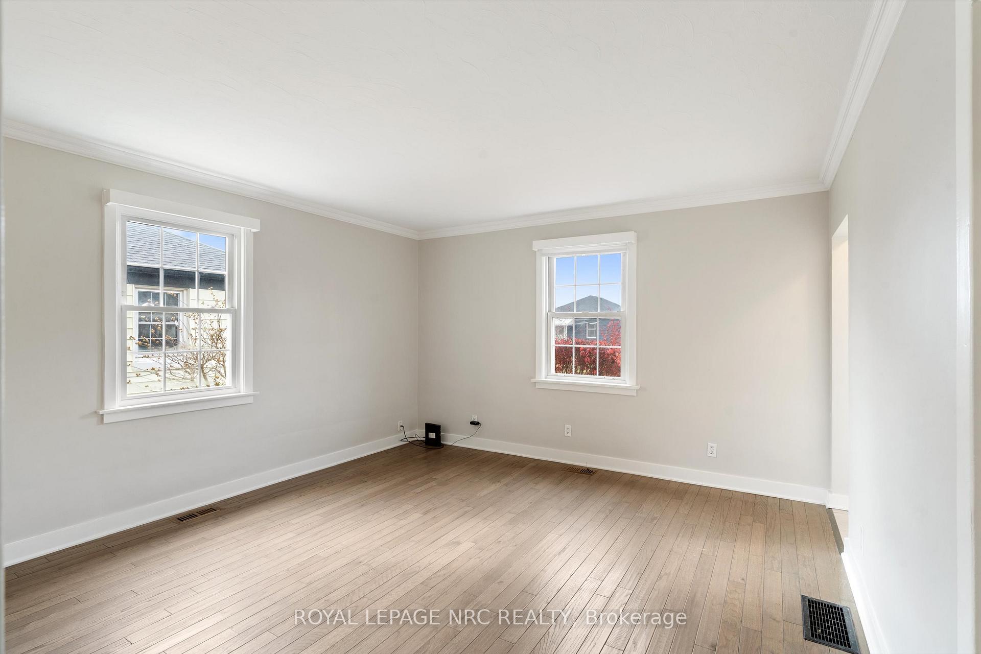 Photo 10 of 75 Argyle Crescent, St. Catharines, E. Chester — HOMEH