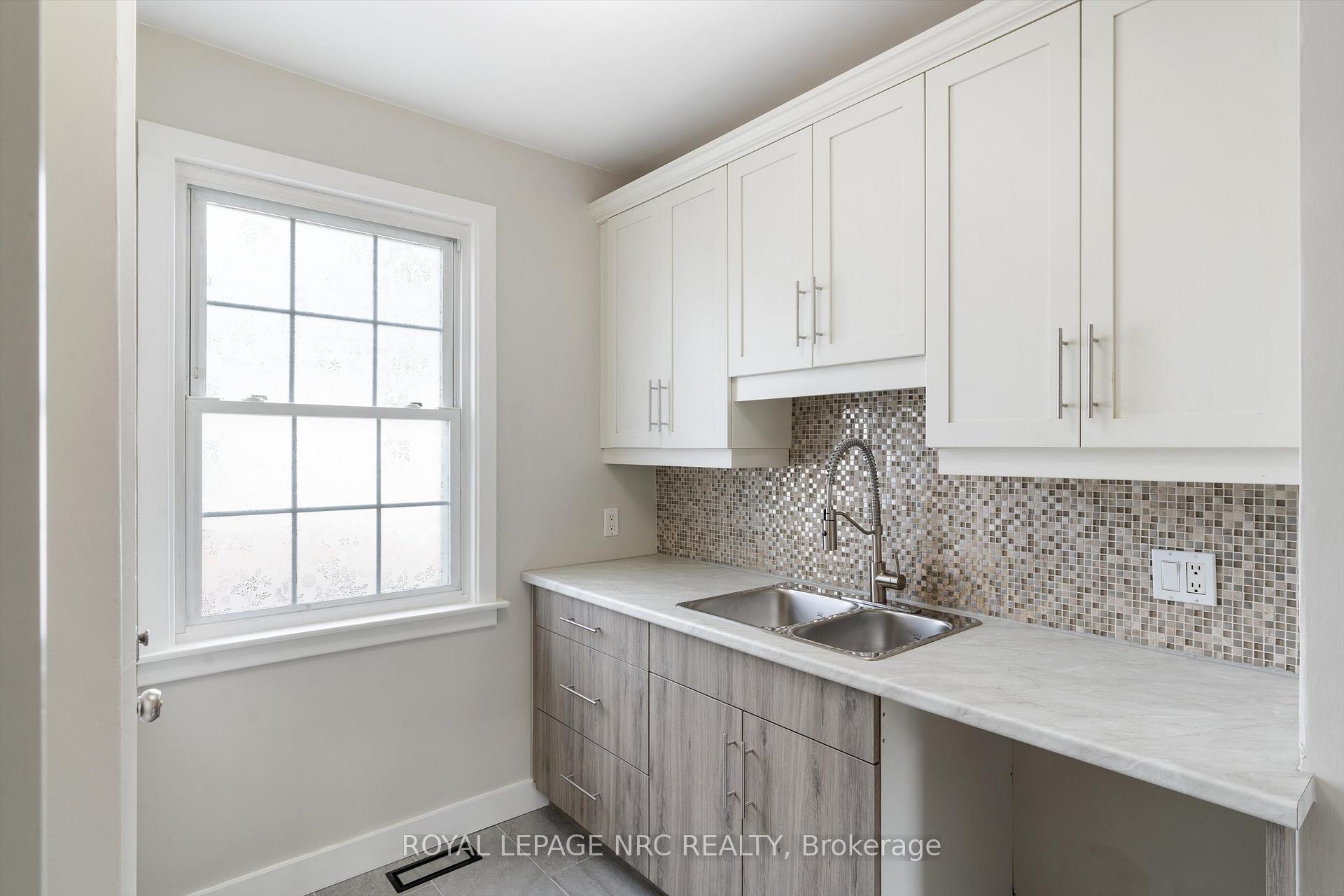 Photo 13 of 75 Argyle Crescent, St. Catharines, E. Chester — HOMEH