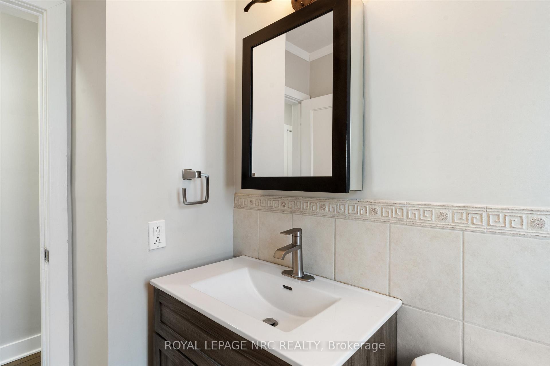 Photo 21 of 75 Argyle Crescent, St. Catharines, E. Chester — HOMEH