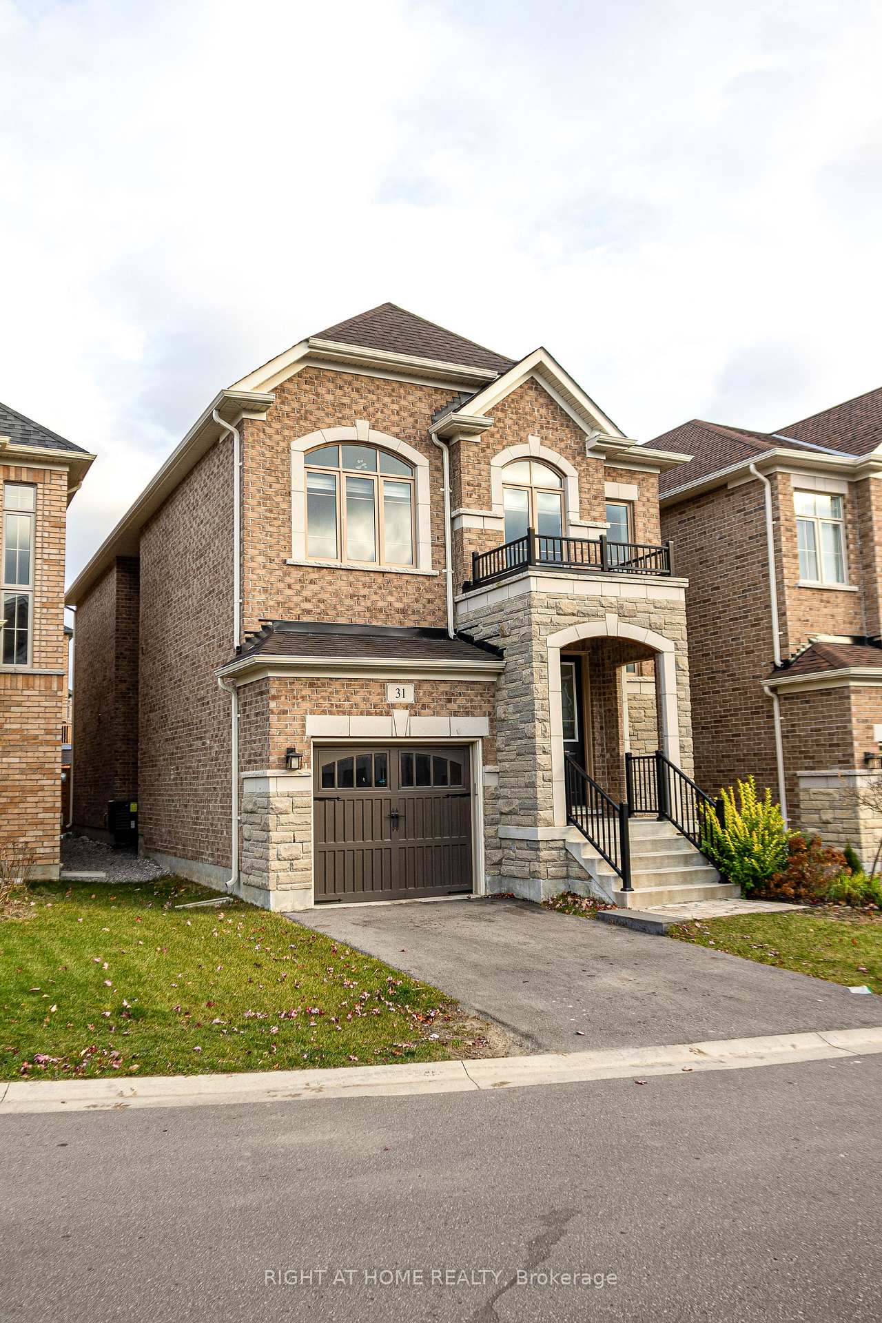 Front of 31 Pine Hill Crescent