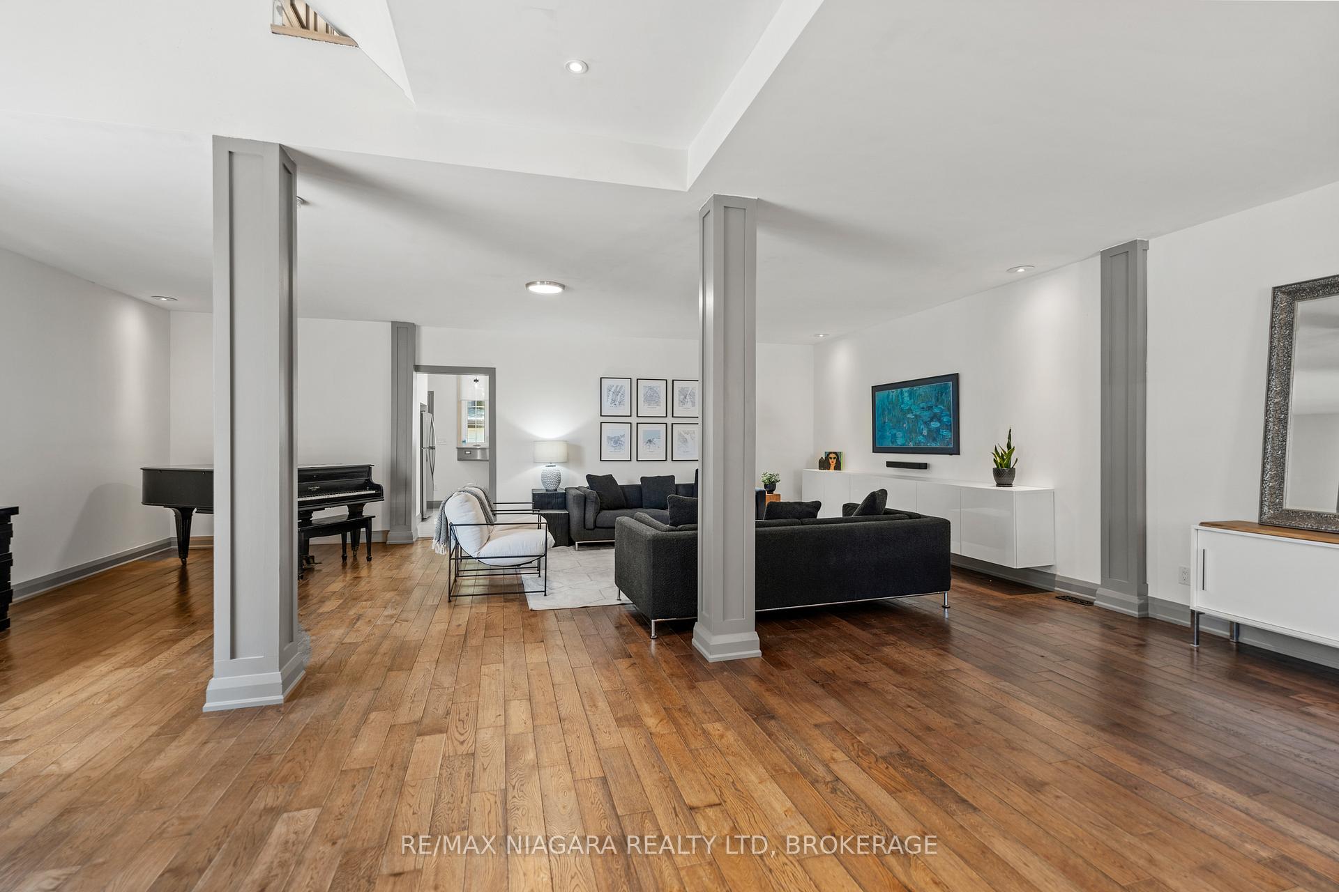 Photo 13 of 17 Thomas Street, St. Catharines, Downtown — HOMEH