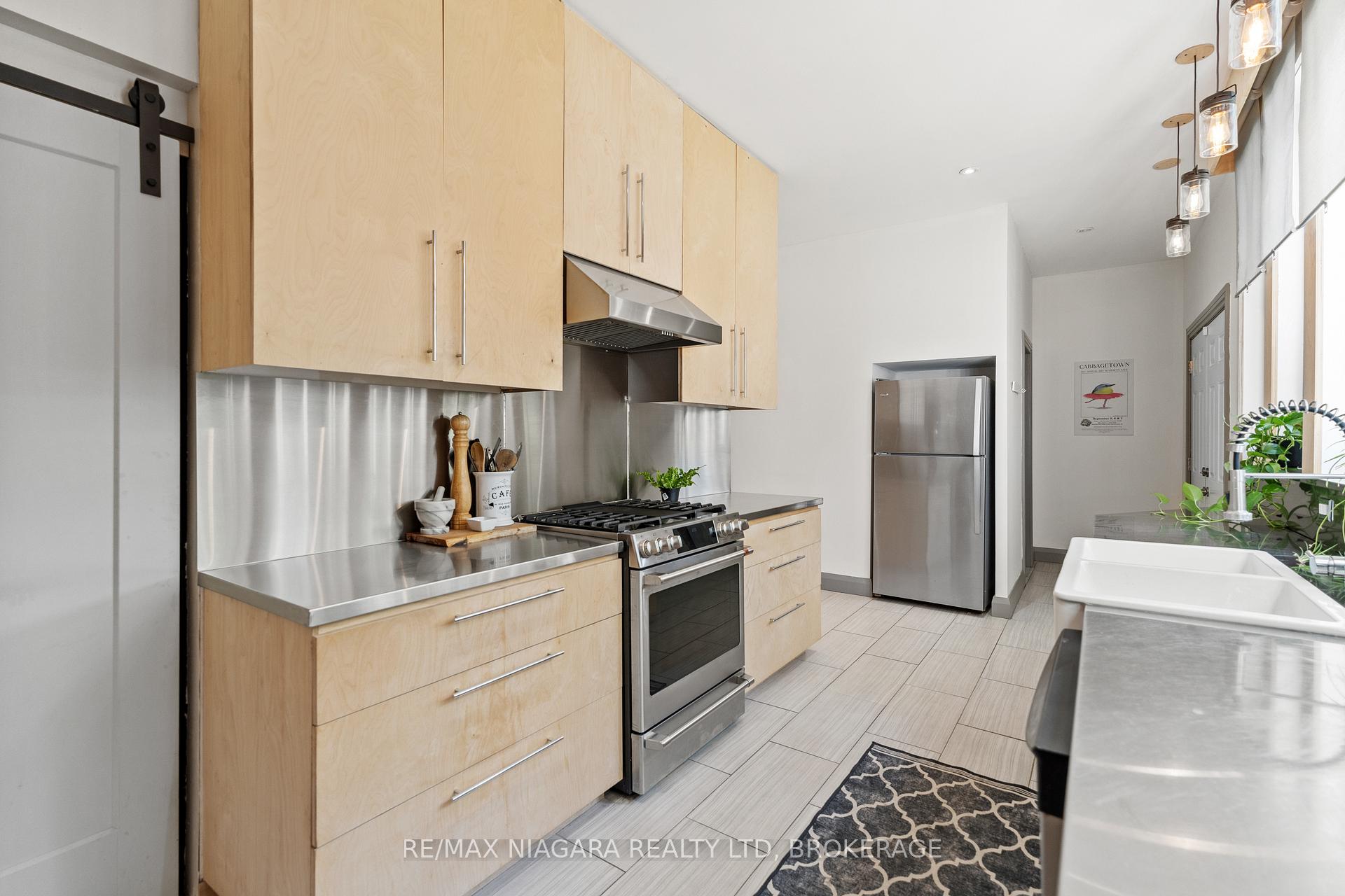 Photo 17 of 17 Thomas Street, St. Catharines, Downtown — HOMEH