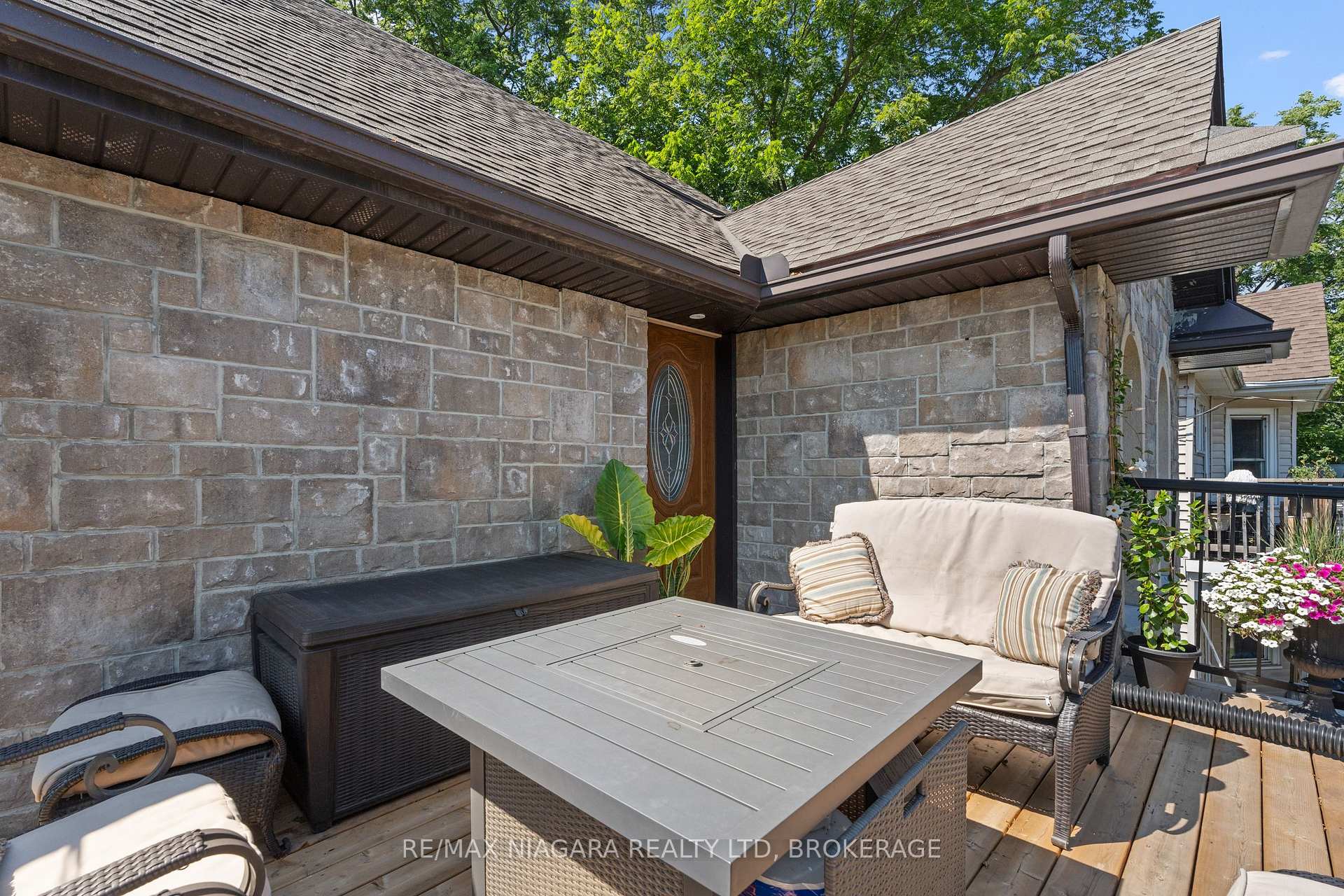 Photo 22 of 17 Thomas Street, St. Catharines, Downtown — HOMEH