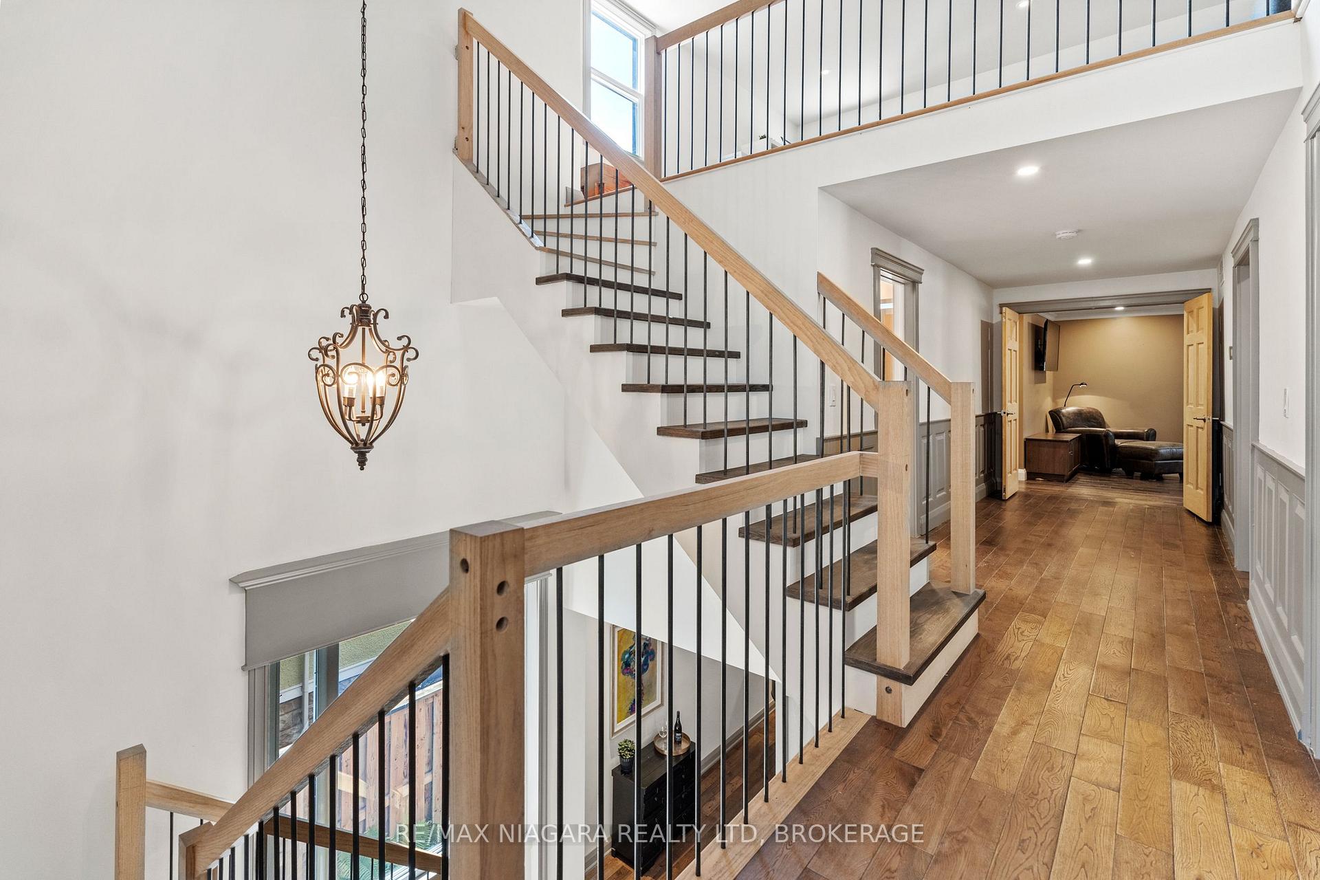 Photo 23 of 17 Thomas Street, St. Catharines, Downtown — HOMEH