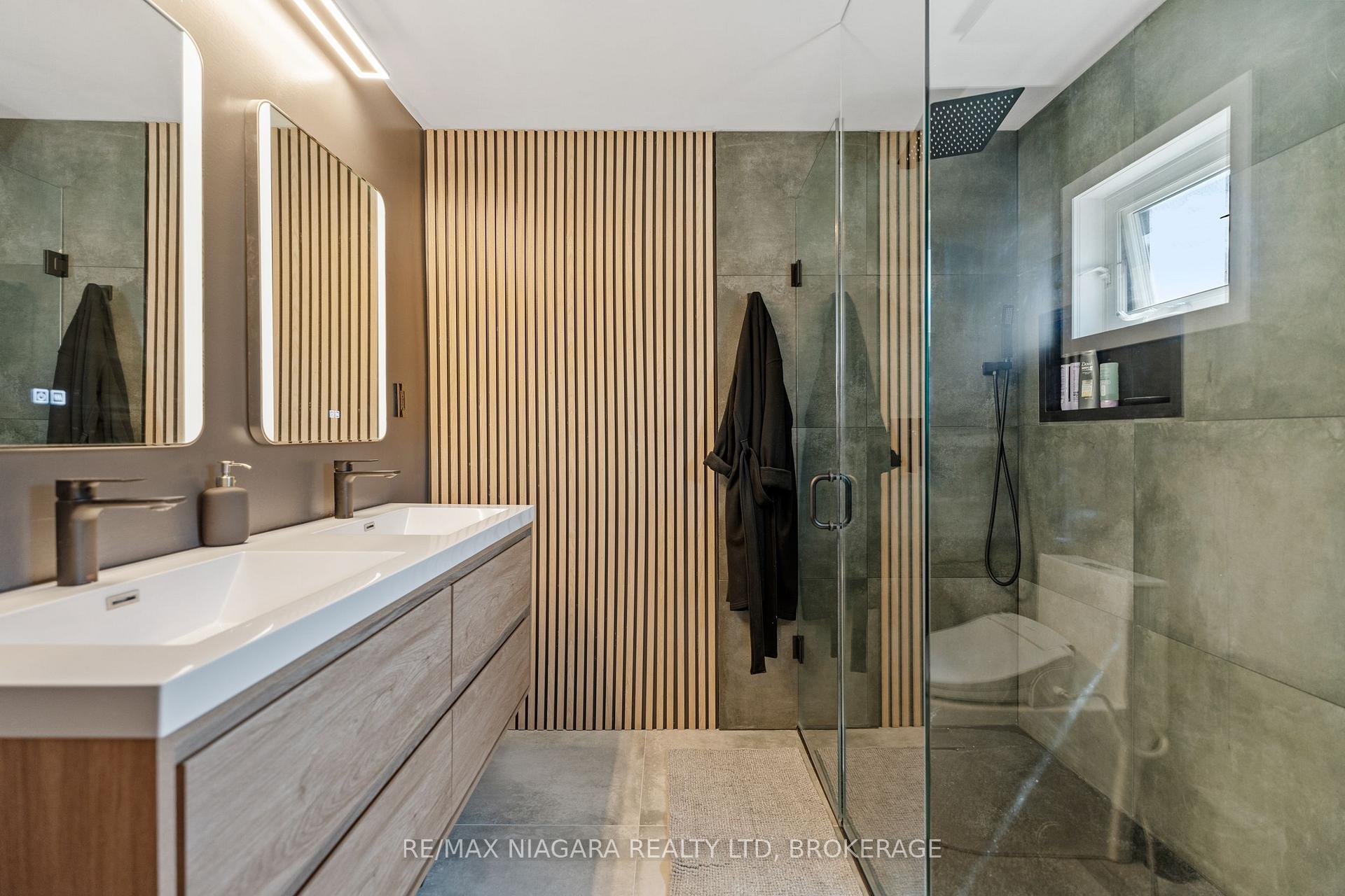 Photo 26 of 17 Thomas Street, St. Catharines, Downtown — HOMEH