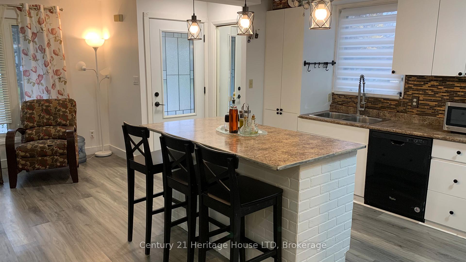 Photo 3 of 131 Linwell Road, St. Catharines, Lakeport — HOMEH