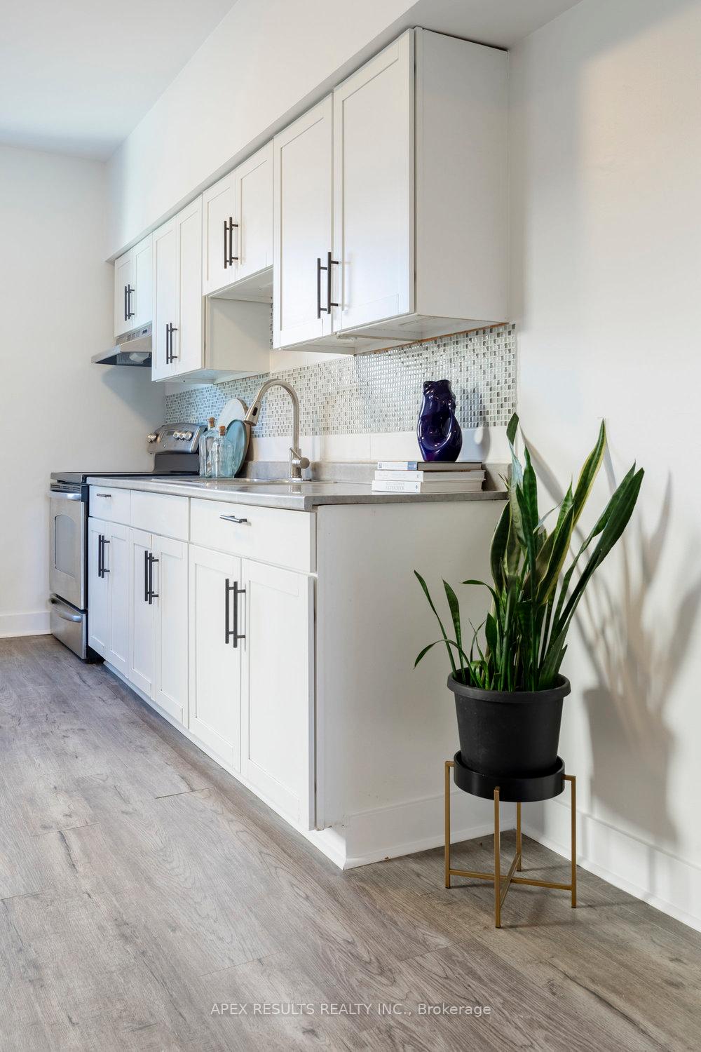 Photo 10 of 536 James Street N, Hamilton, North End — HOMEH